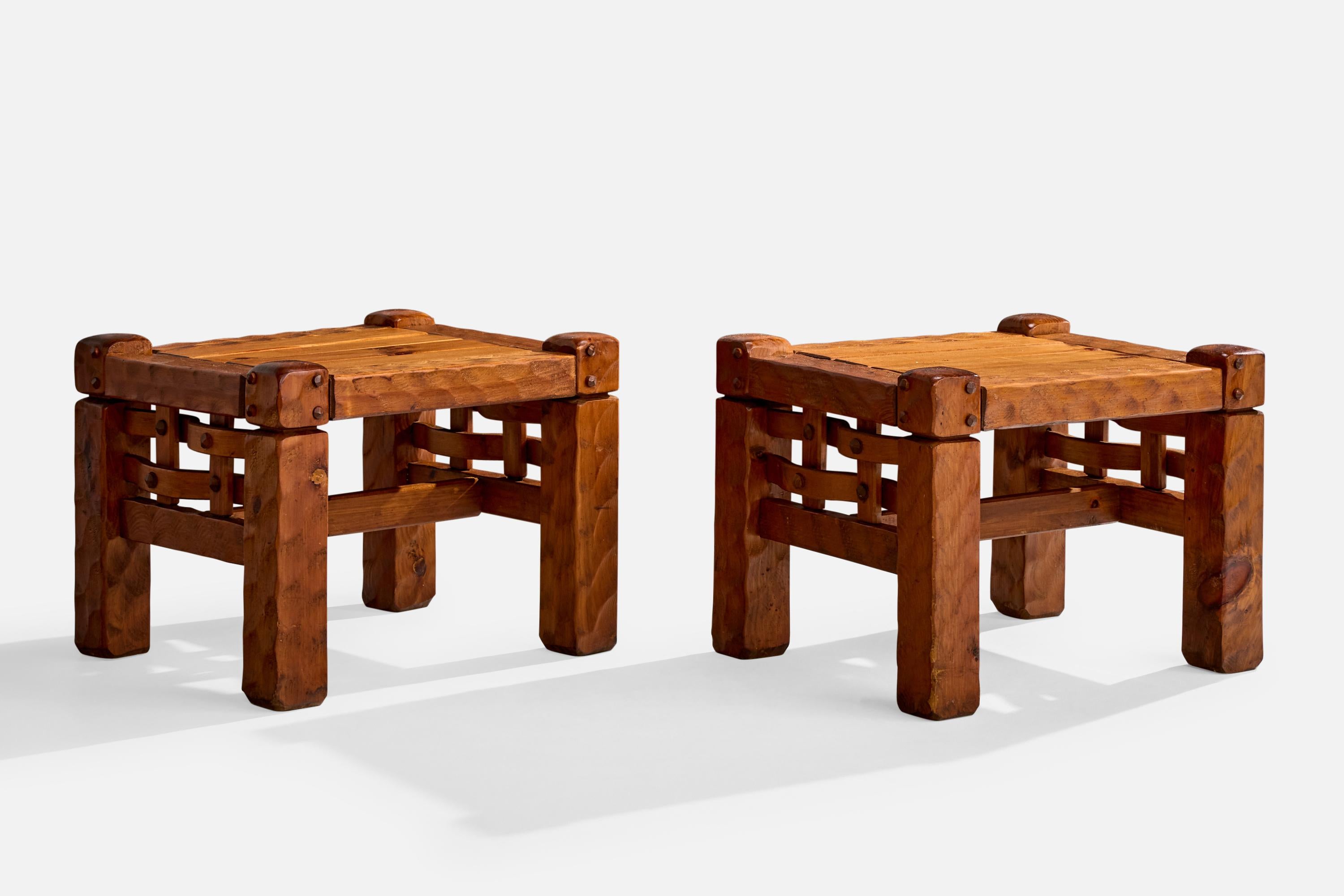 A pair of carved pine side tables designed and produced by Null Furniture, USA, c. 1970s.

Overall Dimensions (inches): 22.5