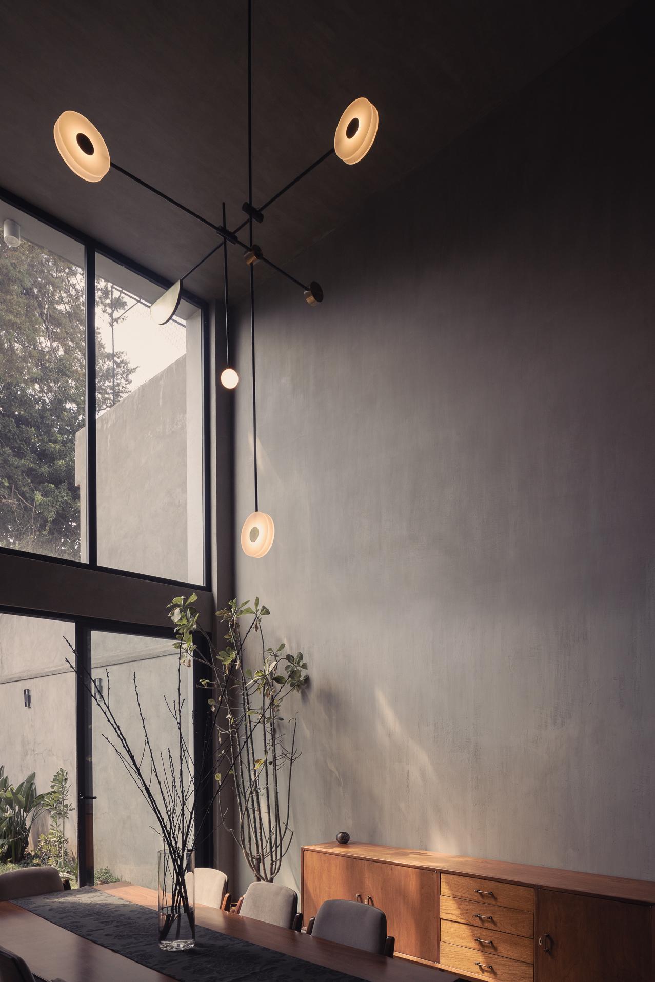 Lampada a sospensione Numa in acciaio e ottone annerito di Numa in vendita 8