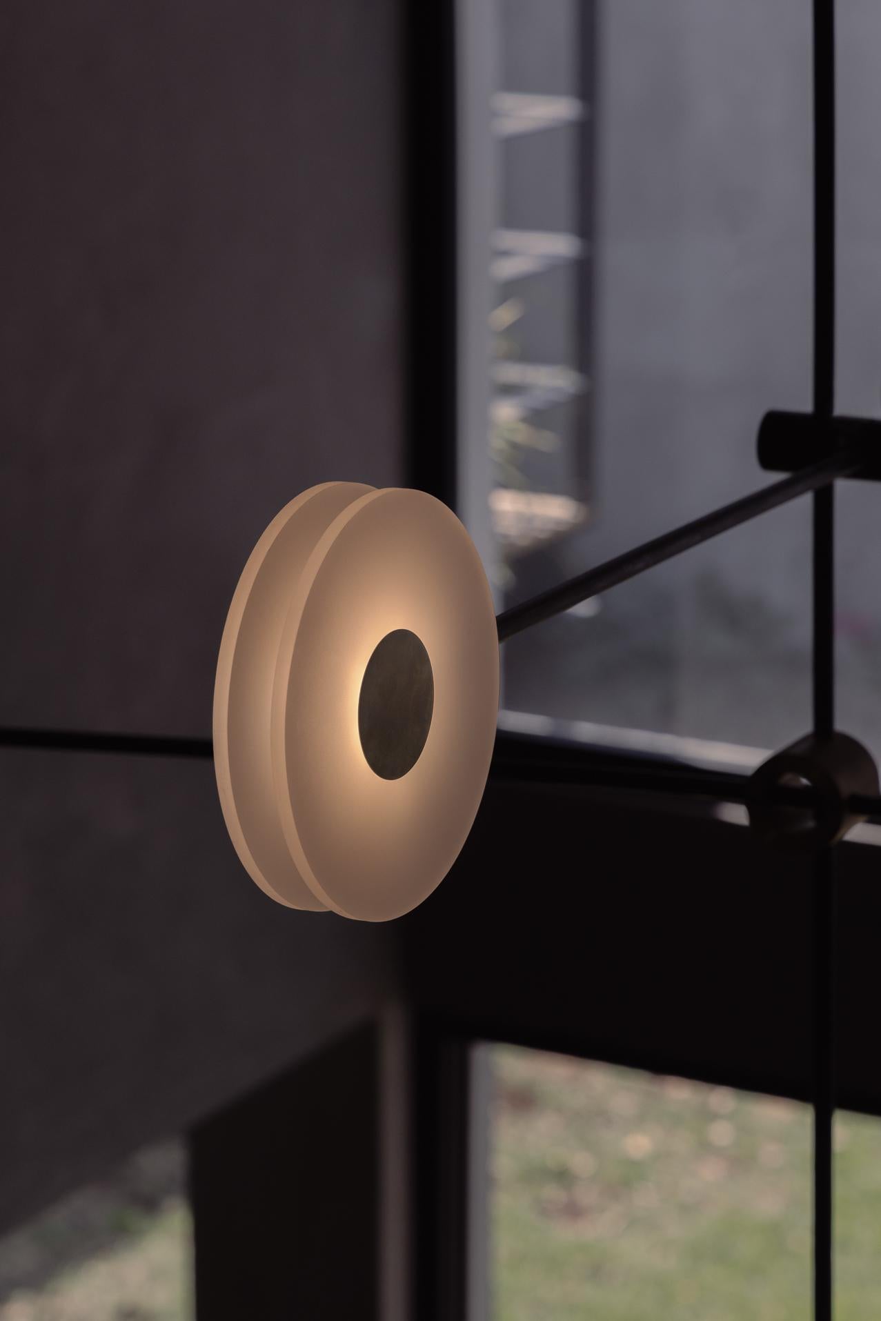 Messicano Lampada a sospensione Numa in acciaio e ottone annerito di Numa in vendita