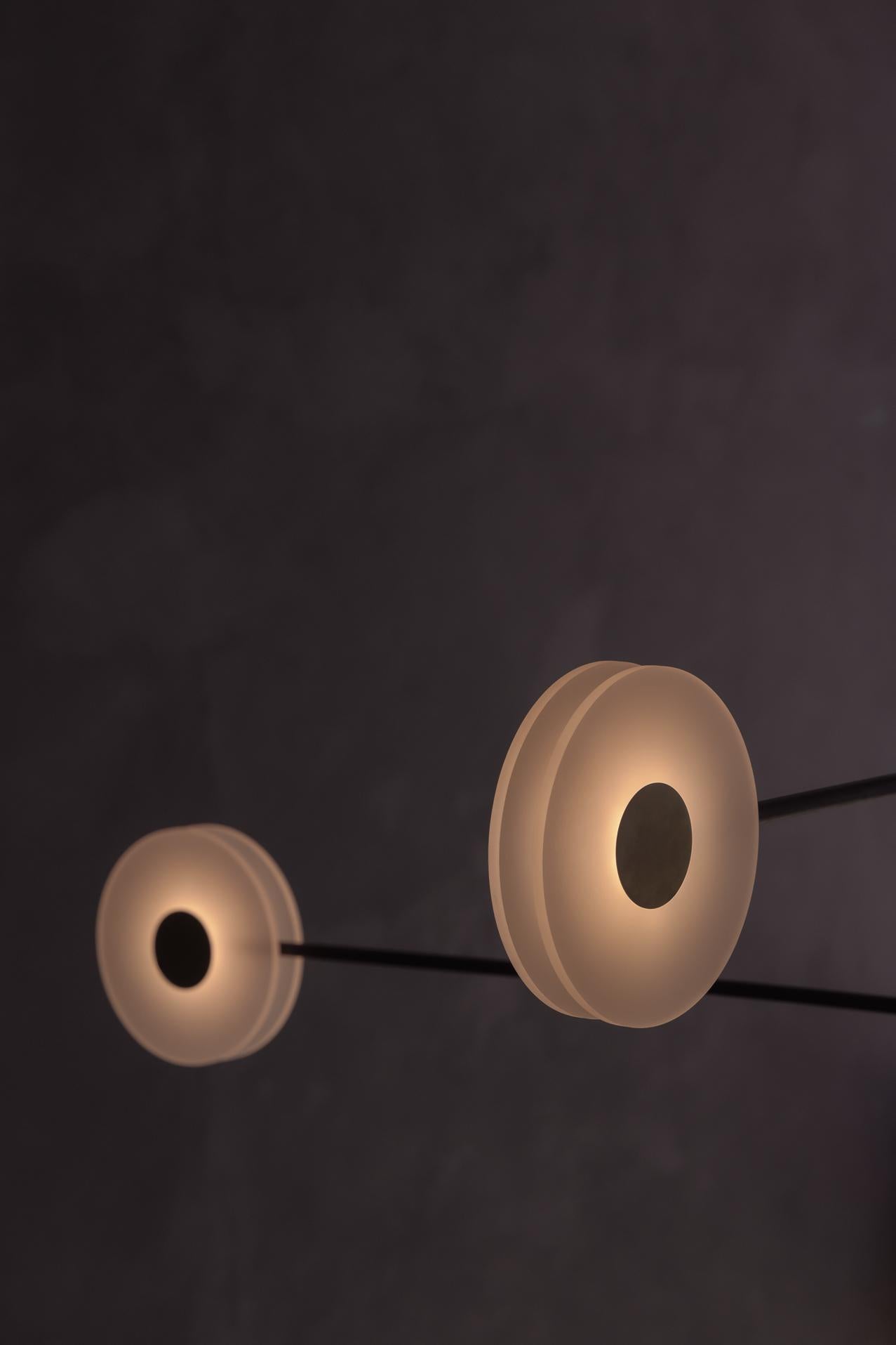 Altro Lampada a sospensione Numa in acciaio e ottone annerito di Numa in vendita