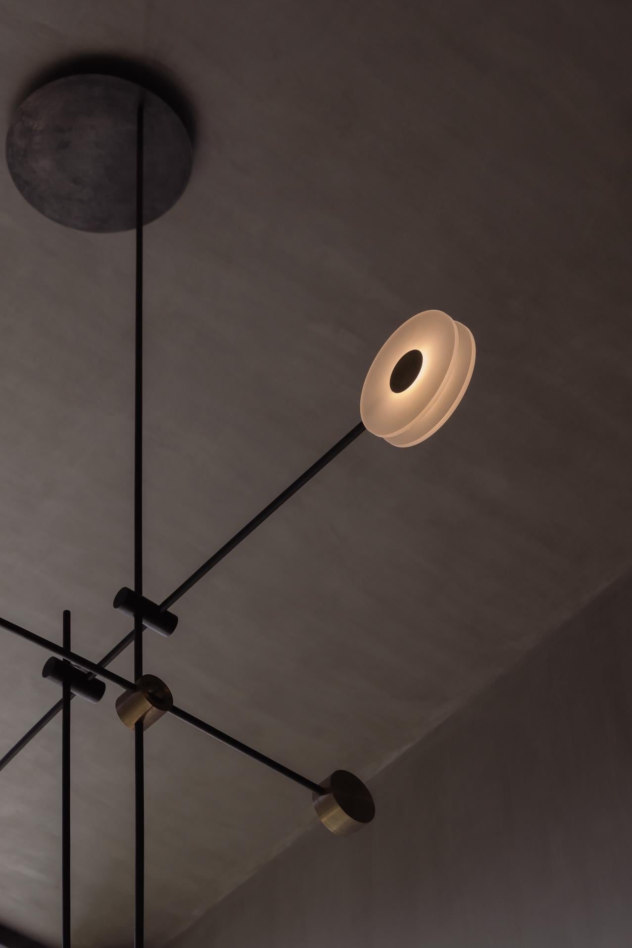 XXI secolo e contemporaneo Lampada a sospensione Numa in acciaio e ottone annerito di Numa in vendita