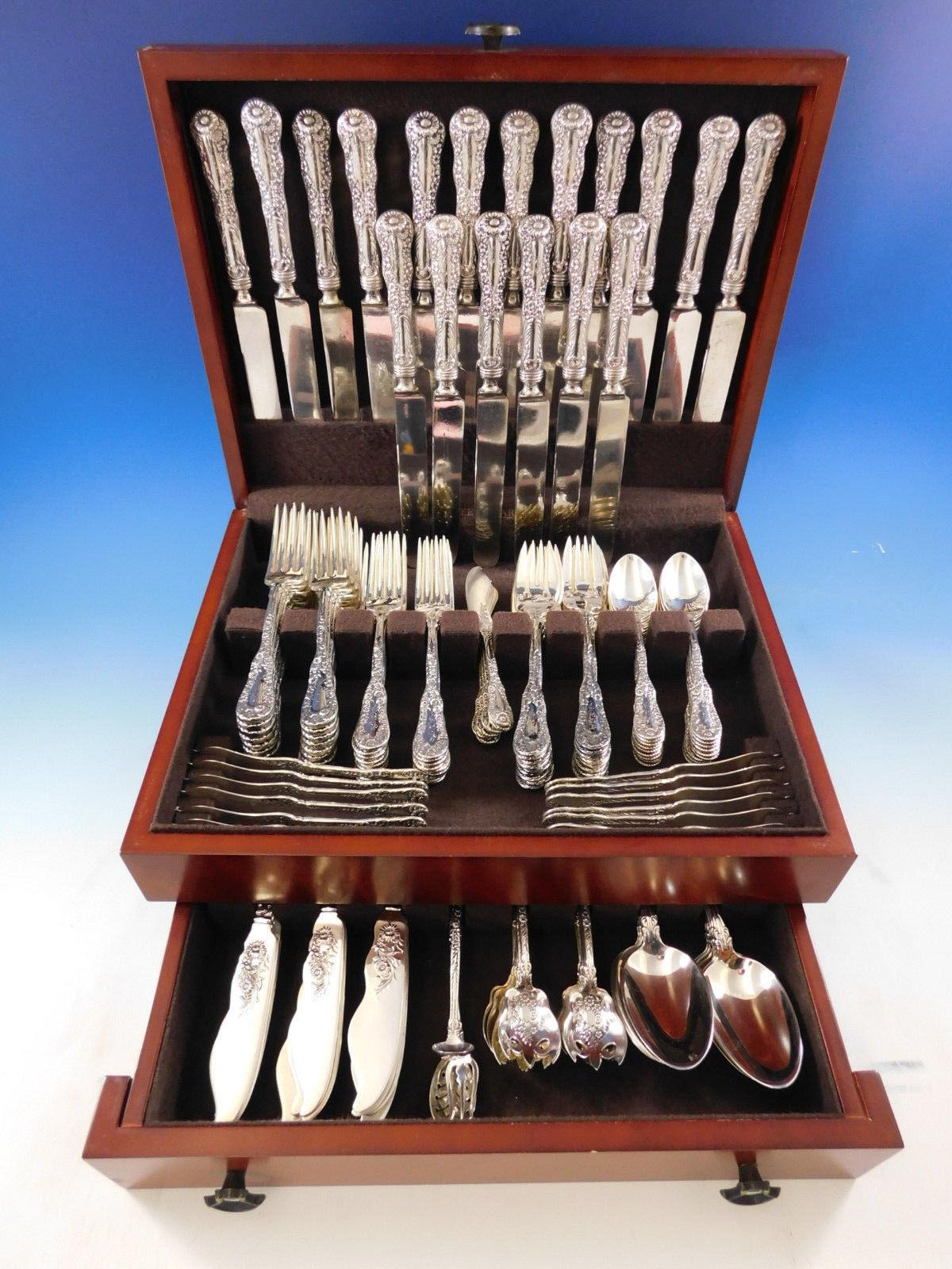 Monumentale set di posate per cena numero 10 (dieci) di Dominick & Haff Silver con forchette di peso elevato, 159 pezzi. Un bellissimo motivo a crisantemi. Questo set comprende:

18 coltelli da pranzo da 9 7/8