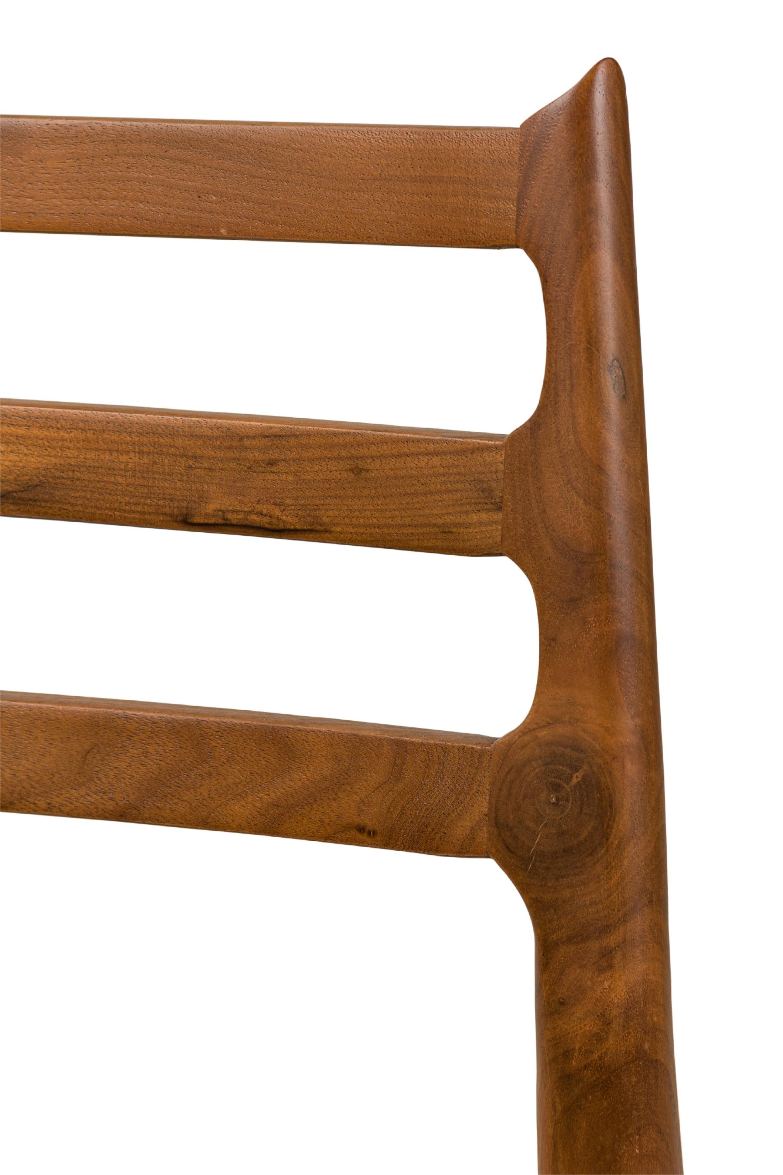 XXIe siècle et contemporain Chaise de salle à manger Nuno en noyer avec assise en corde en vente