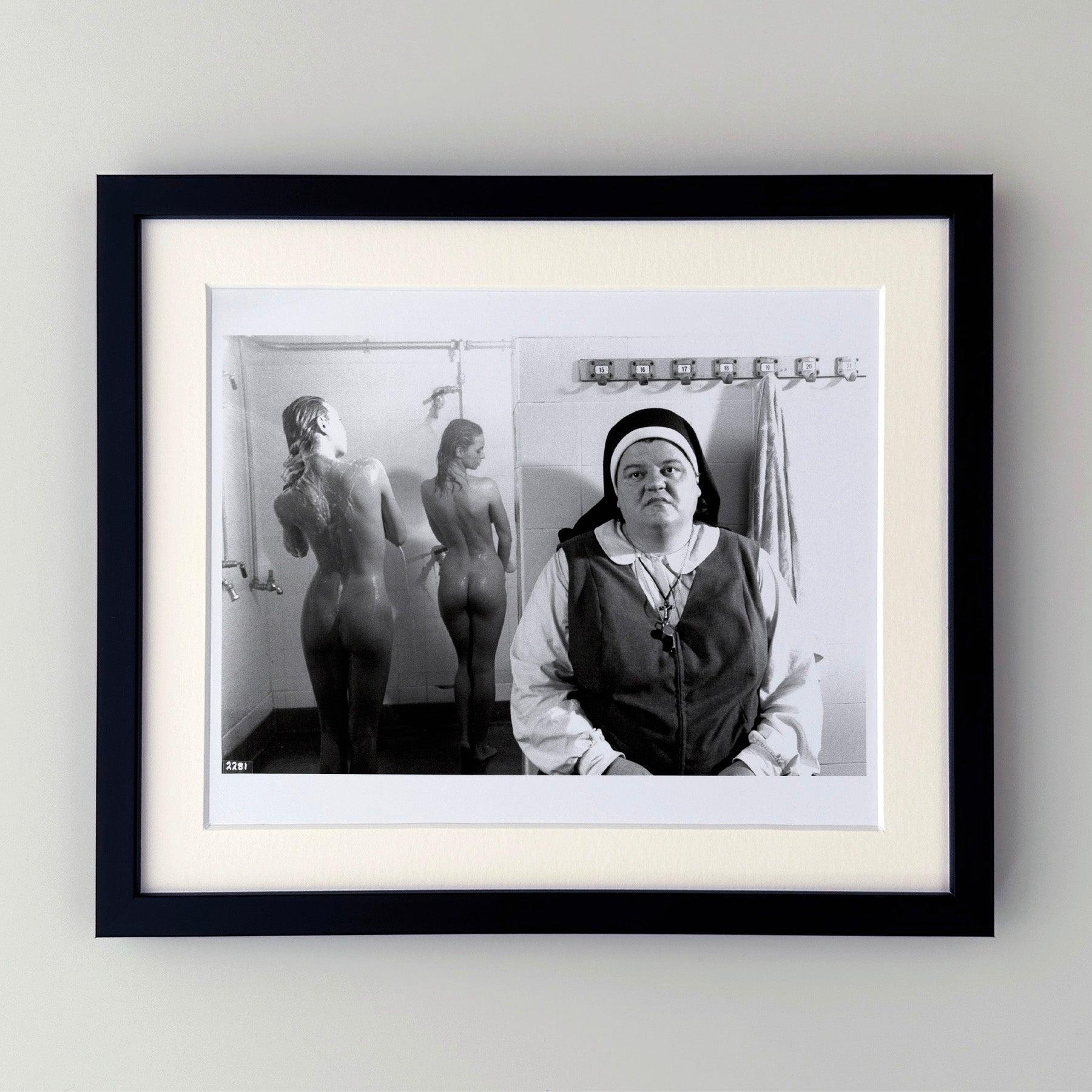 Original 8x10 inches Publicity Film Still for Nuns on the Run (1990) avec Eric Idle et Robbie Coltrane.

Les photos de publicité (film/production) ont été créées pour aider les studios à promouvoir leurs nouveaux films. Les photos ont été incluses