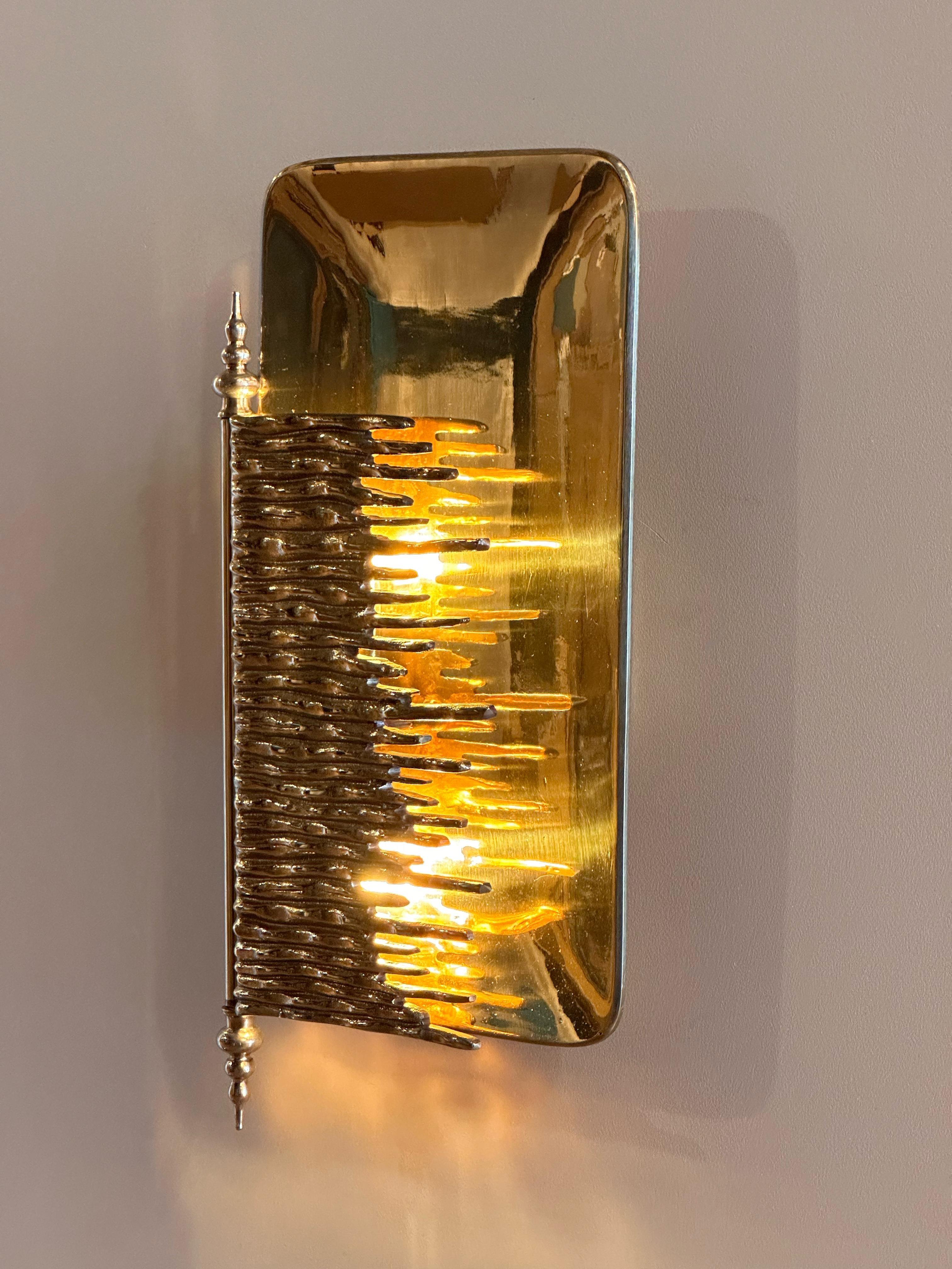 Nuoro Sculptural Brass Casting Wall Sconce For Sale 4