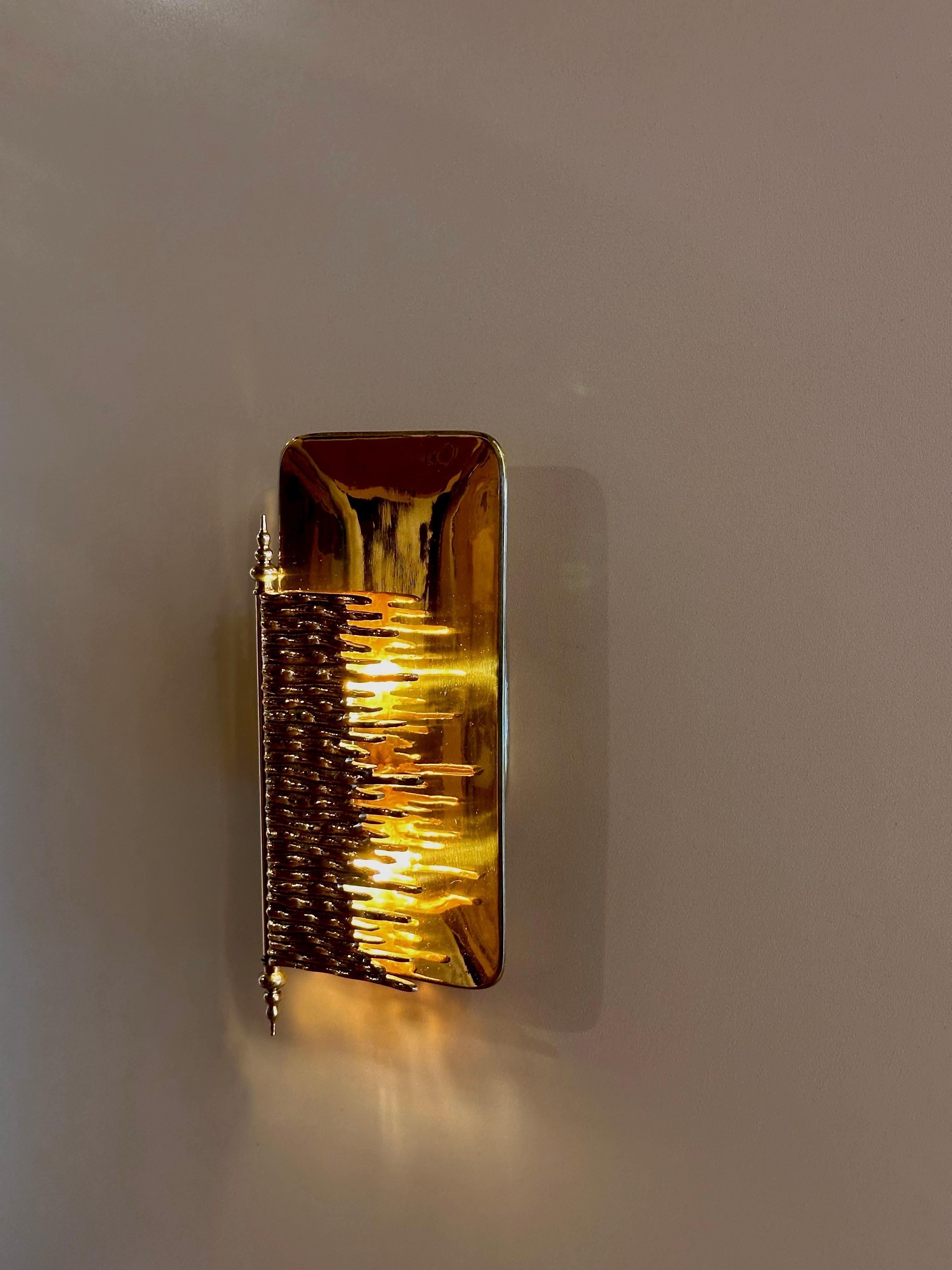 Nuoro Sculptural Brass Casting Wall Sconce For Sale 5