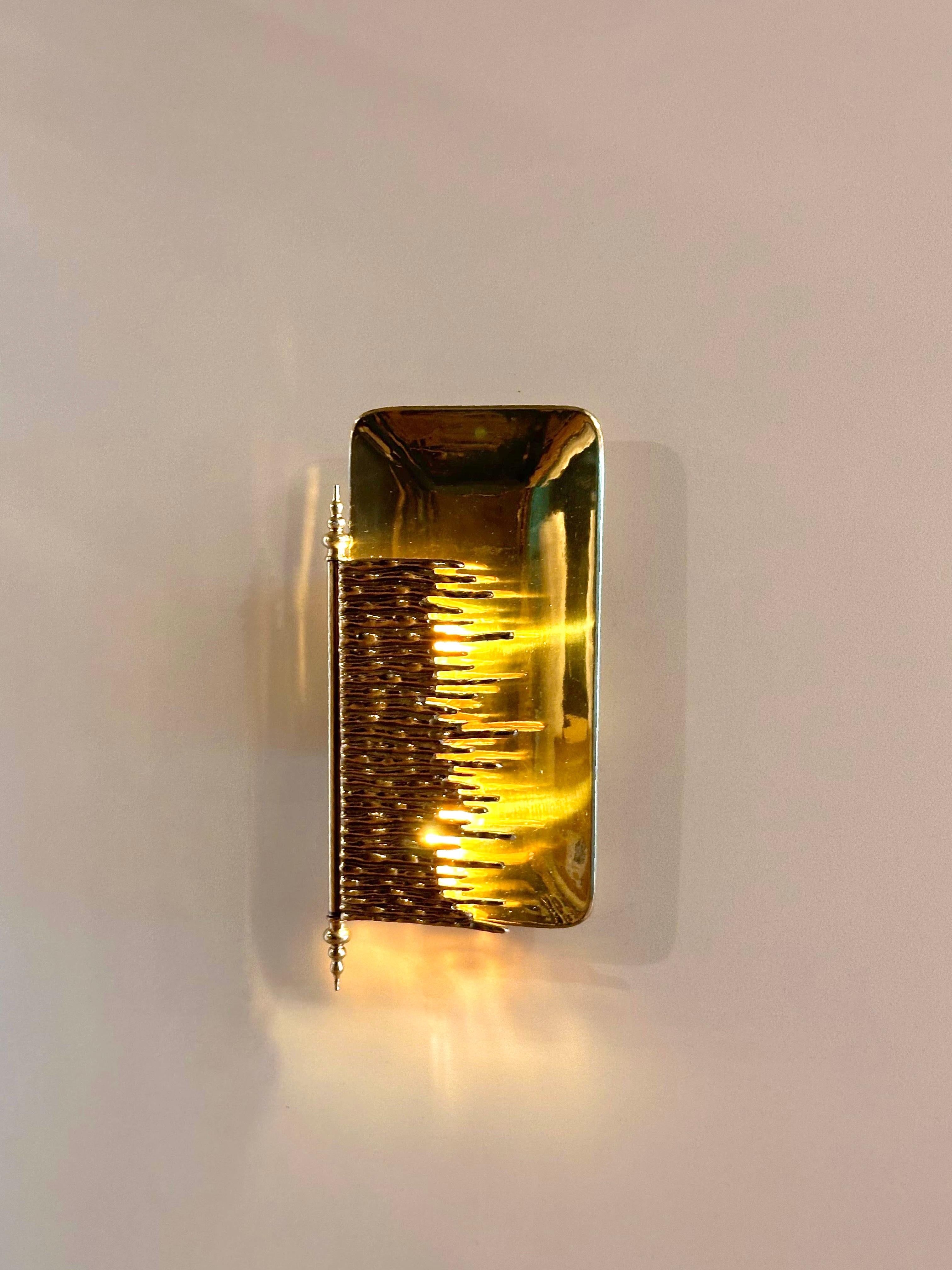 Nuoro Sculptural Brass Casting Wall Sconce For Sale 2