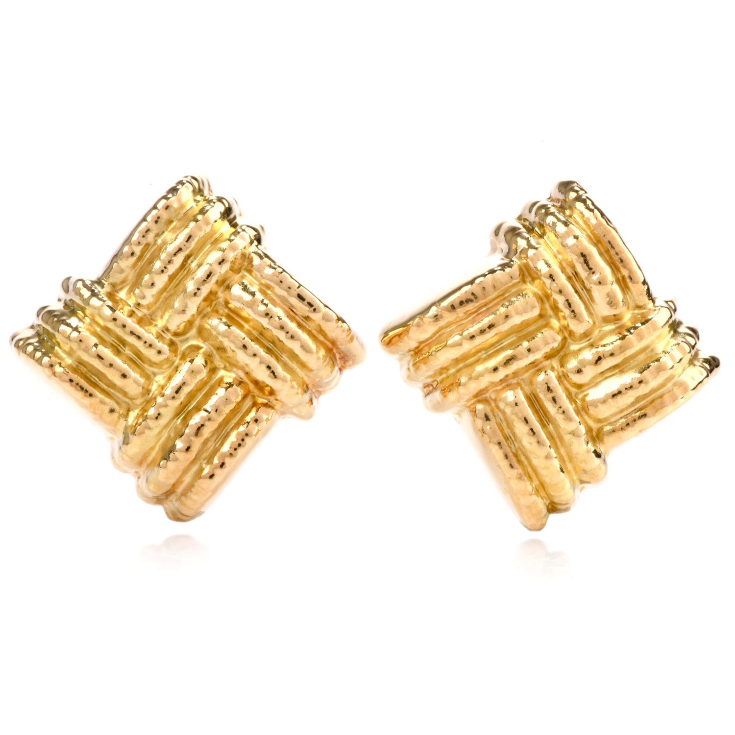 These large Nuovi Gioielli earrings were inspired in a 

criss cross motif and crafted in 18K gold.

Applied hammered texture is present throughout these chic Squre earrings.

Secure with post and clip backs.

Stamped Italy.

Hallmarked and purity