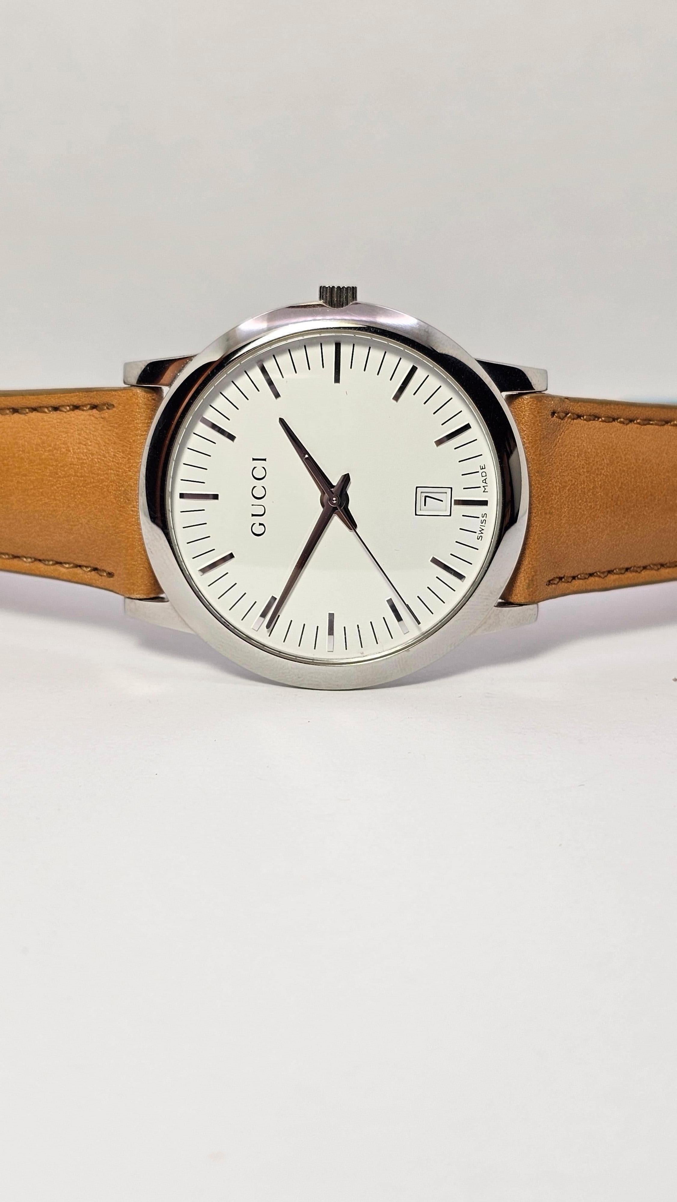 New Gucci Watch  swiss made stainless steel quartz.
The 'watch has never been worn and comes from an authorized Italian seller.
Accompanied by box and Gucci international warranty.
The 'watch is from an authorized Gucci seller.

Case size: 40mm