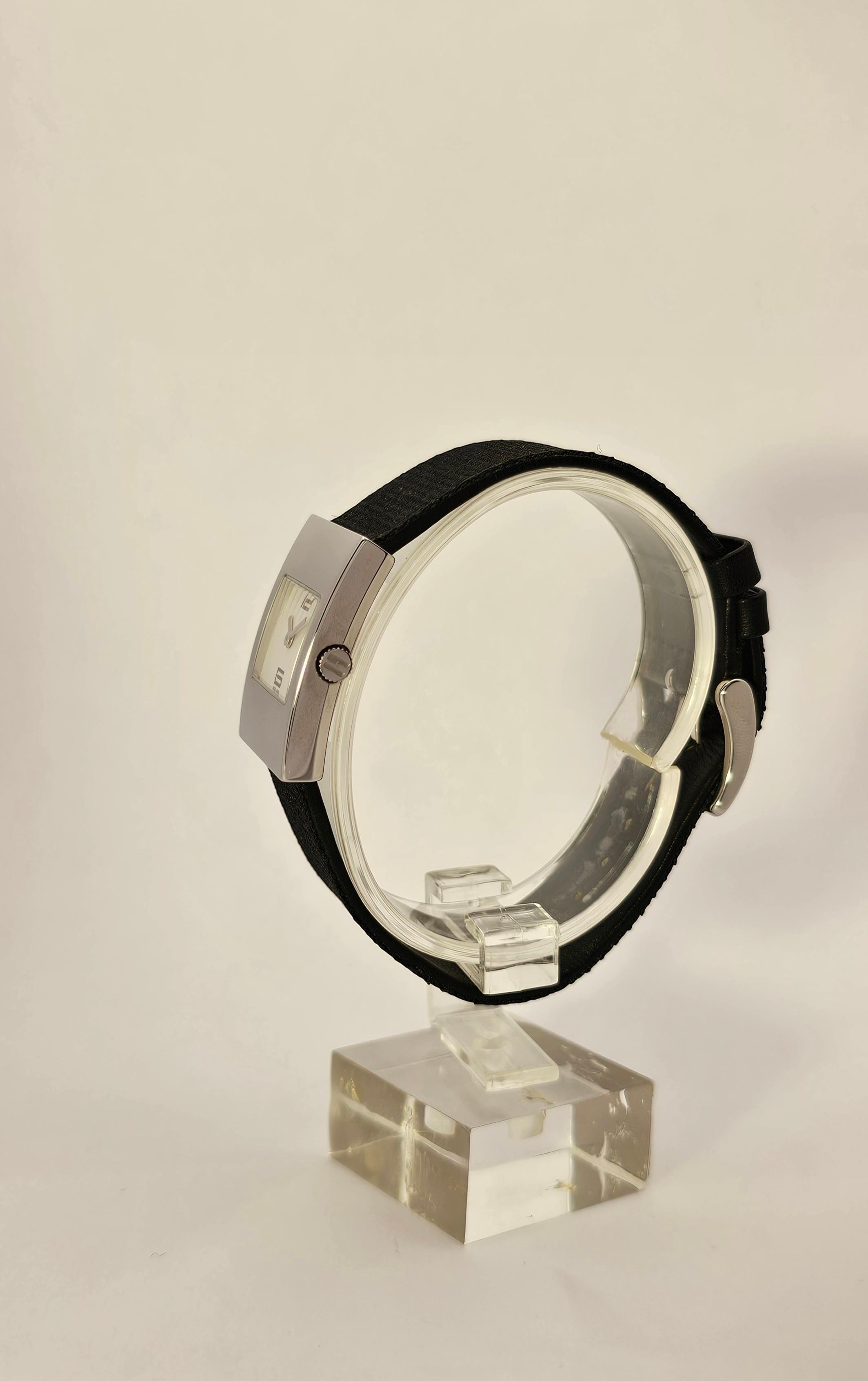 Moderne Nouvelle montre Gucci  quartz en acier inoxydable fabriqué en Suisse en vente