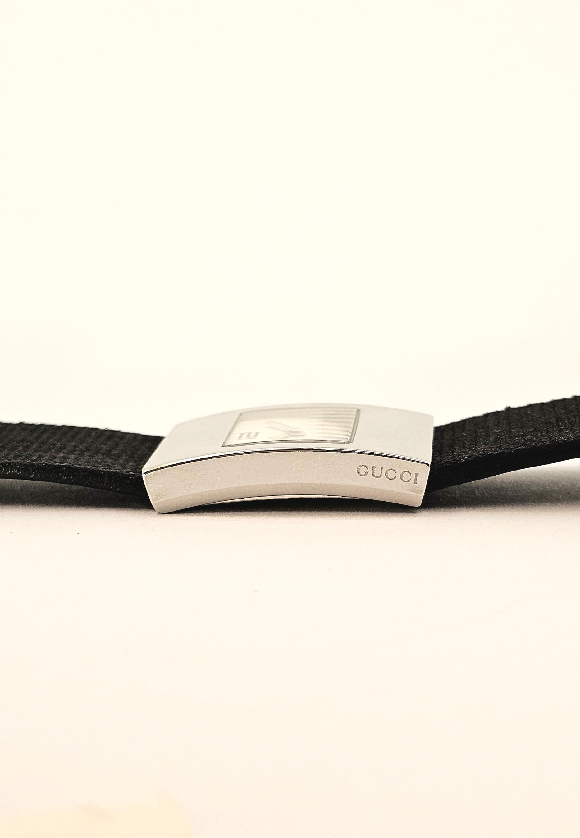 Nouvelle montre Gucci  quartz en acier inoxydable fabriqué en Suisse Neuf - En vente à Cattolica, IT