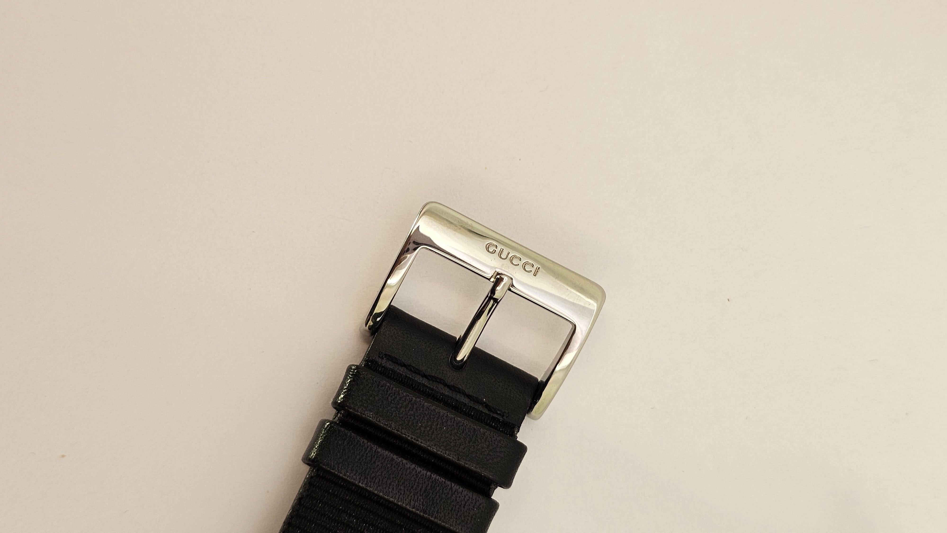 Nouvelle montre Gucci  quartz en acier inoxydable fabriqué en Suisse en vente 1