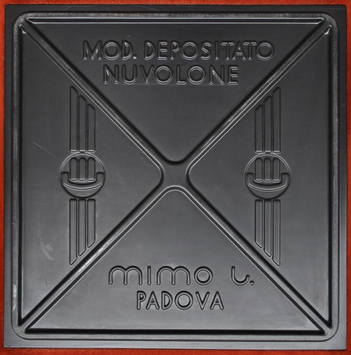 Nuovolone, Modular Sofa & Small Table by Rino Maturi for Mimo Leone & L, 1970s For Sale 8