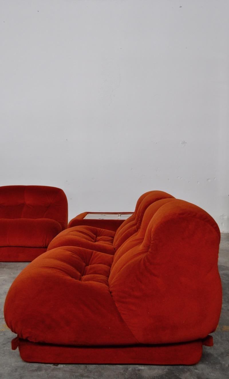 Nuovolone, modular sofa and small table by Rino Maturi for Mimo Leone & L, 1970s, in orange velvet texti. The sofa and the coffee table are in perfect conditions.