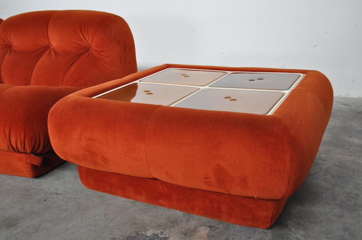 Nuovolone, Modular Sofa & Small Table by Rino Maturi for Mimo Leone & L, 1970s For Sale 2