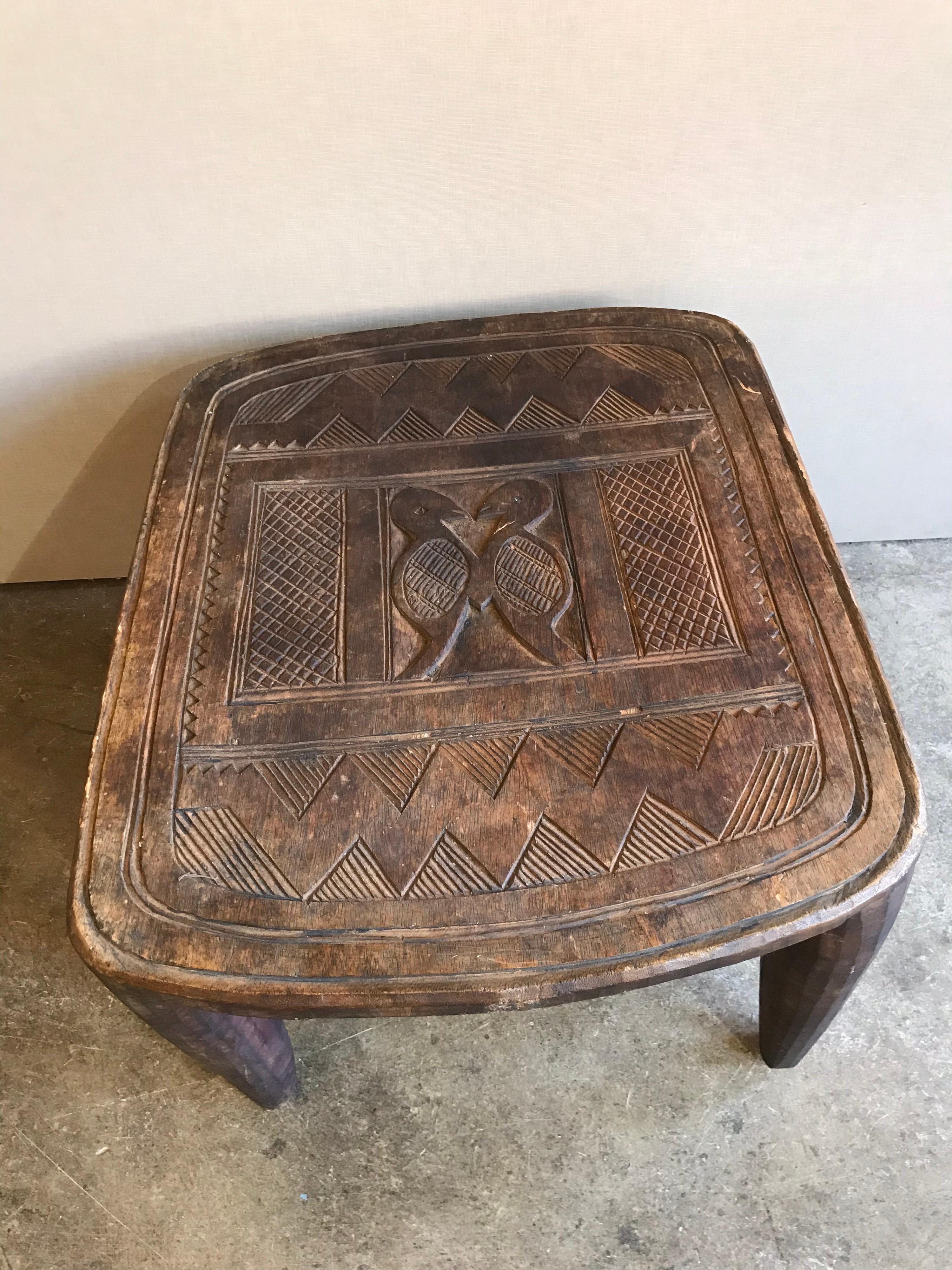 Nupe African Wooden Carved Bench In Good Condition In Winnetka, IL