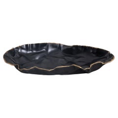 Piatto Nuptse grande in ottone, Viya di Vikram Goyal