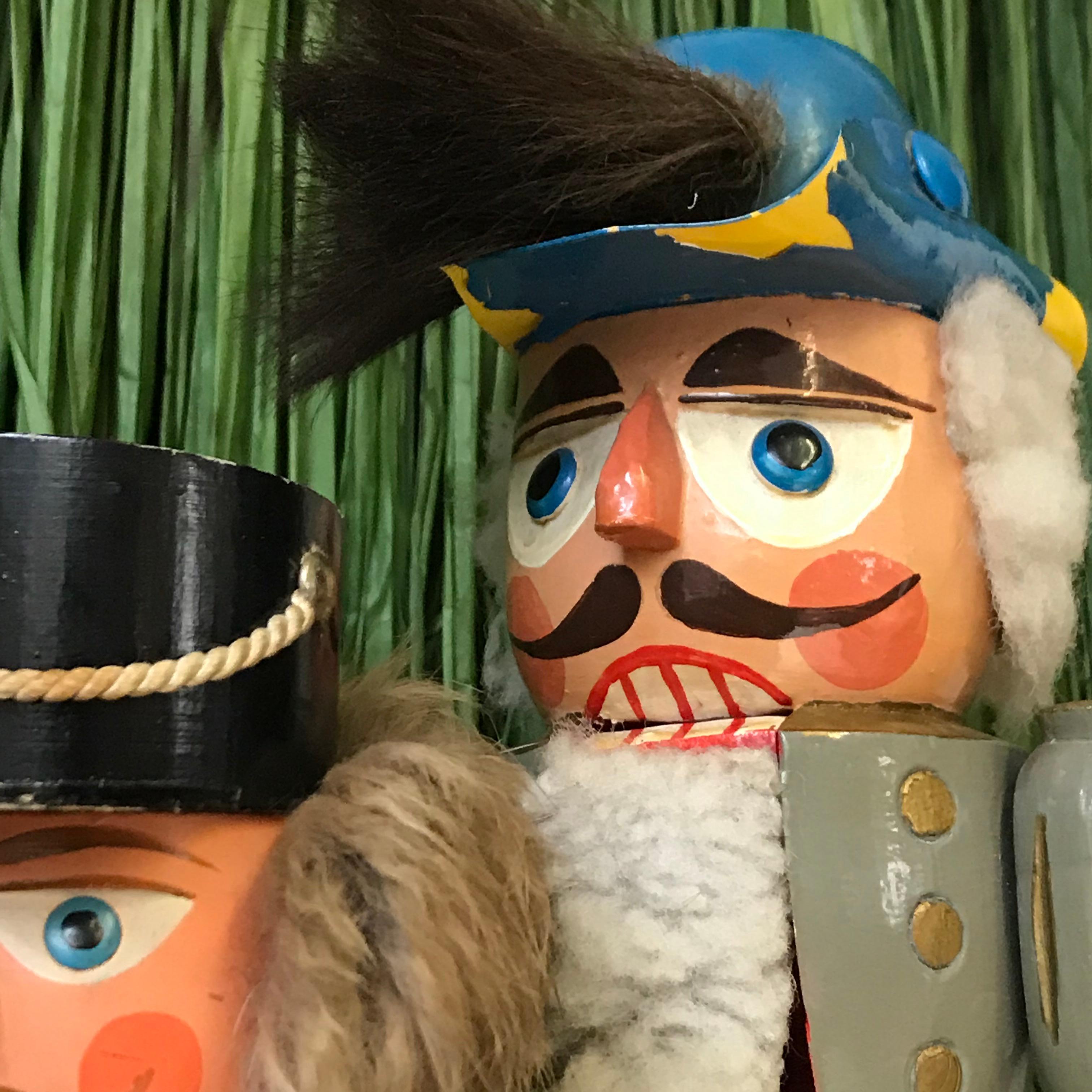Nutcracker in grey uniform In Good Condition For Sale In Munich, DE