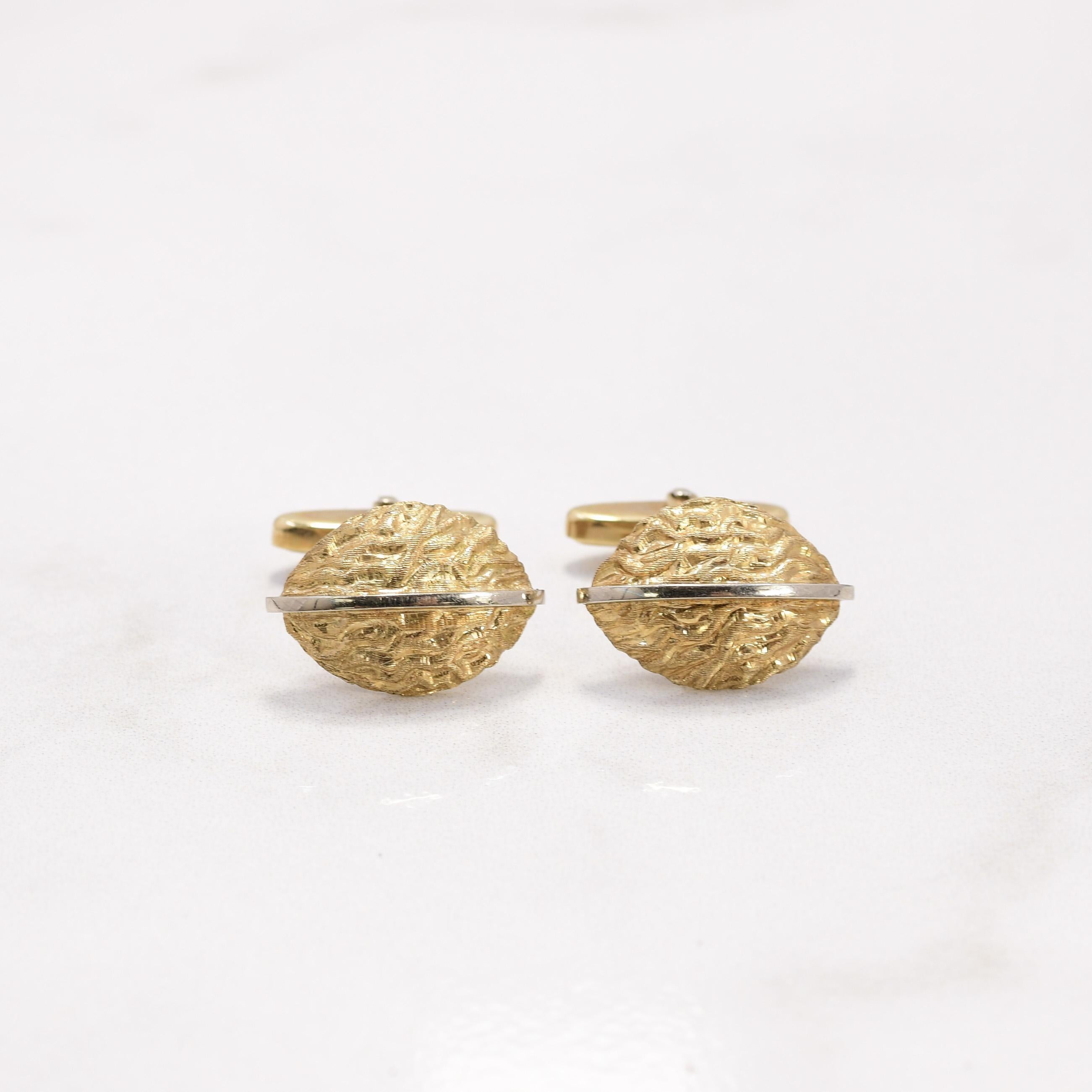 Nutmeg Form 14k Gold Cufflinks In Good Condition For Sale In Addison, TX