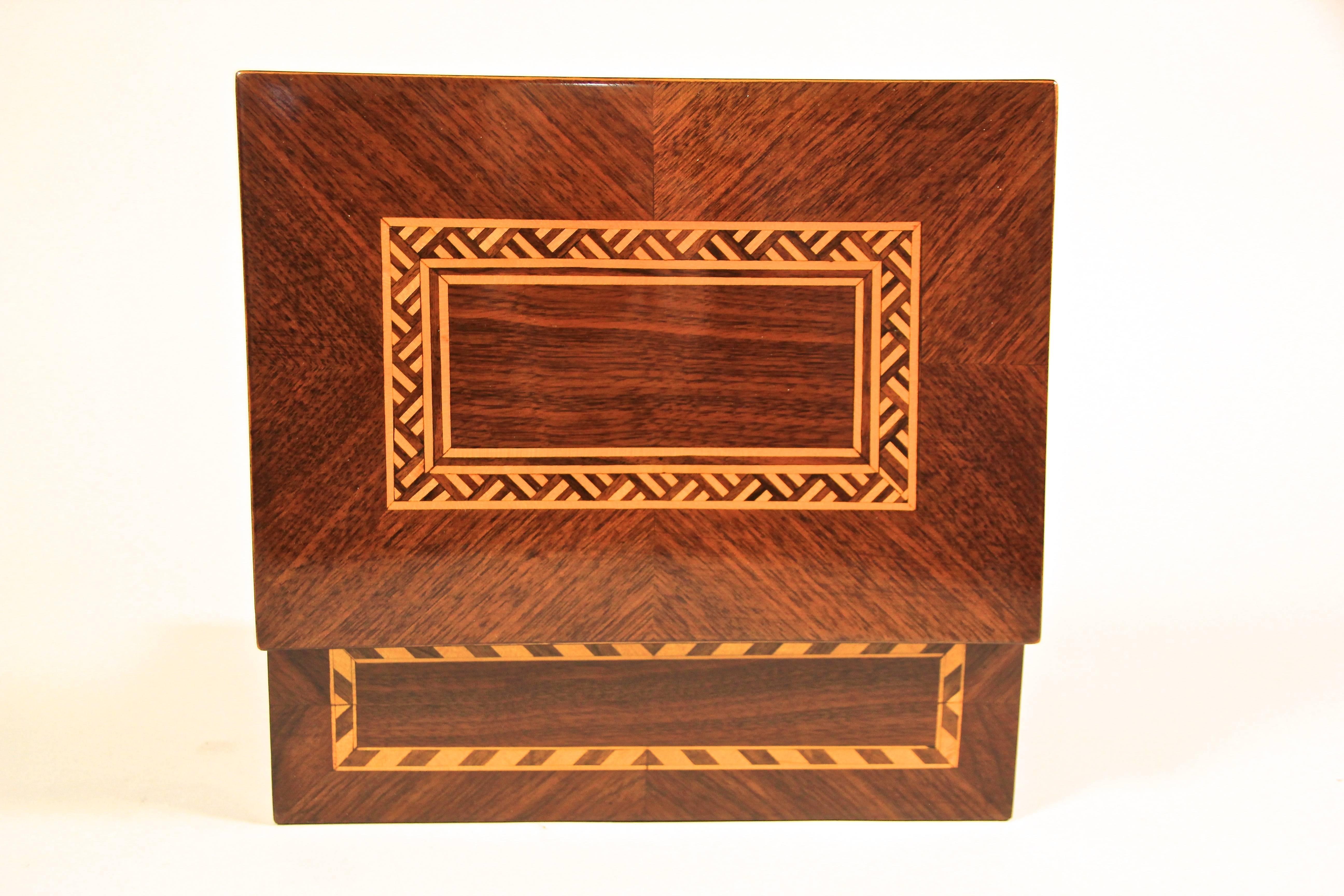 Nutwood Box with Marquetry Work Art Nouveau, Austria, circa 1910 1