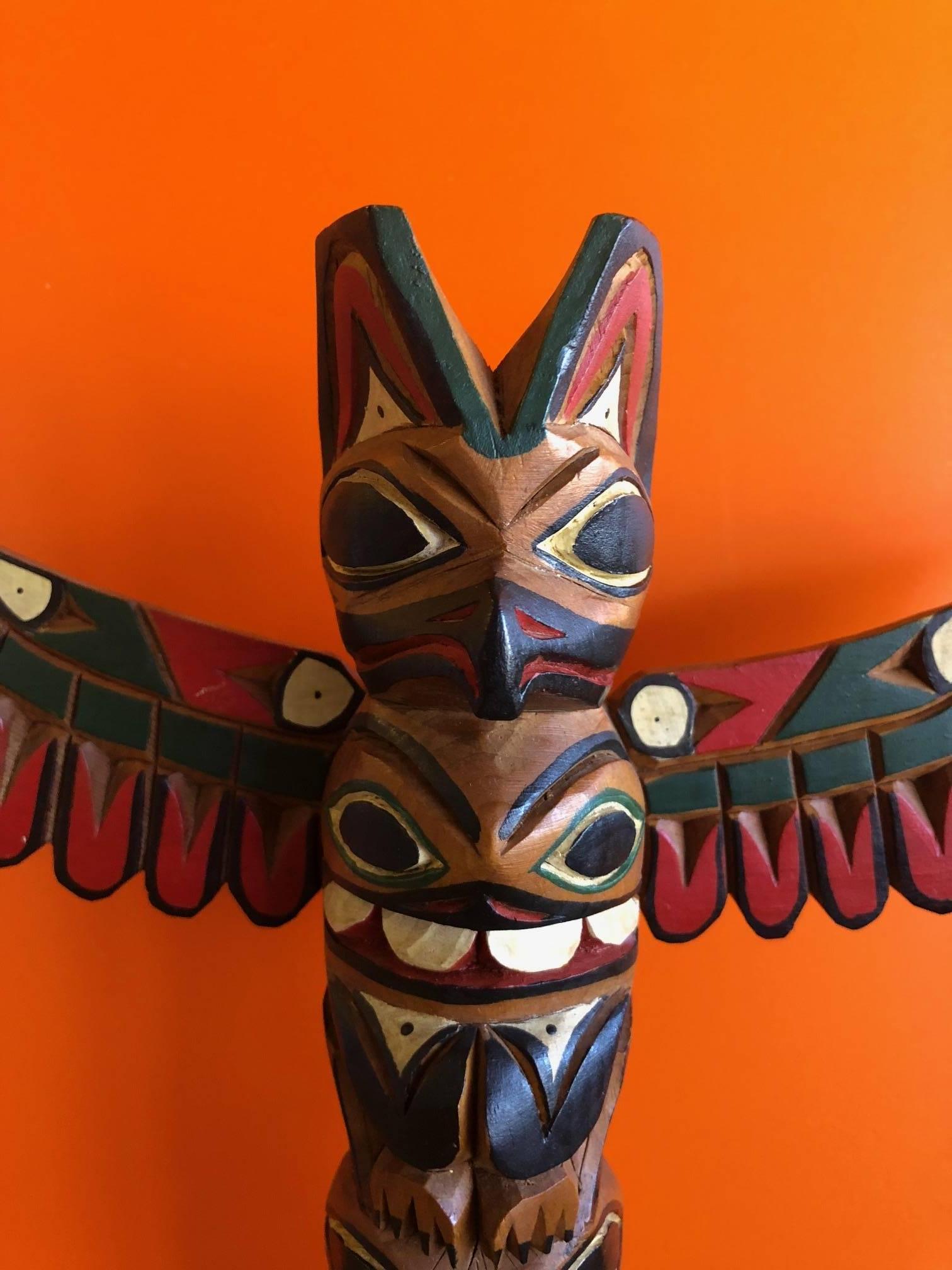 Amérindien Mât TOTEM en bois de la côte nord-ouest Nuu-chah-nulth sculpté à la main par Sam Williams