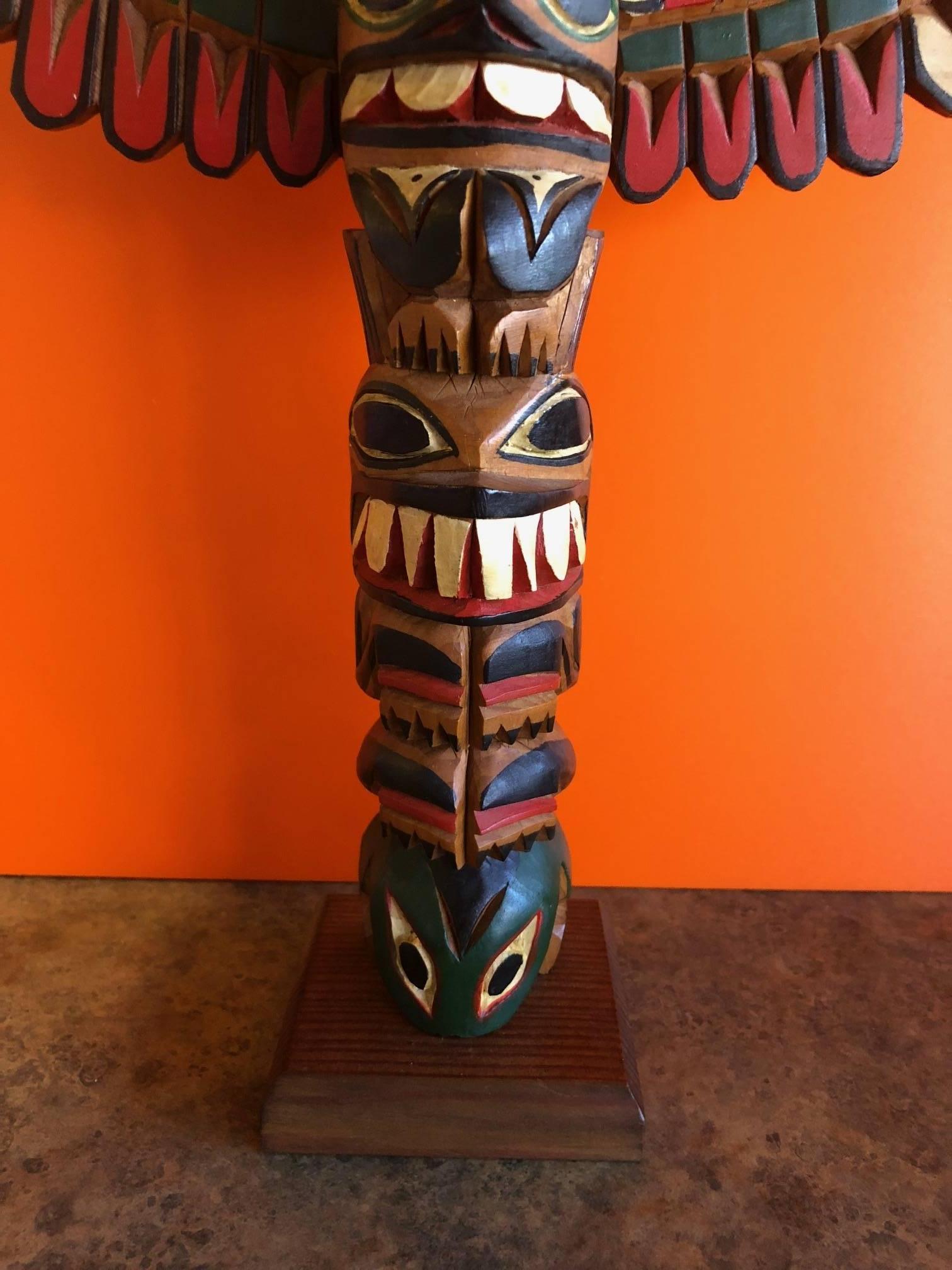 Sculpté à la main Mât TOTEM en bois de la côte nord-ouest Nuu-chah-nulth sculpté à la main par Sam Williams