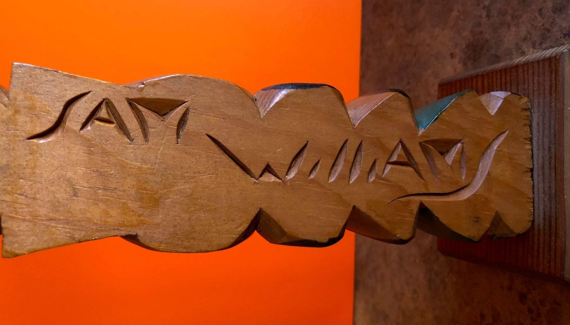 20ième siècle Mât TOTEM en bois de la côte nord-ouest Nuu-chah-nulth sculpté à la main par Sam Williams