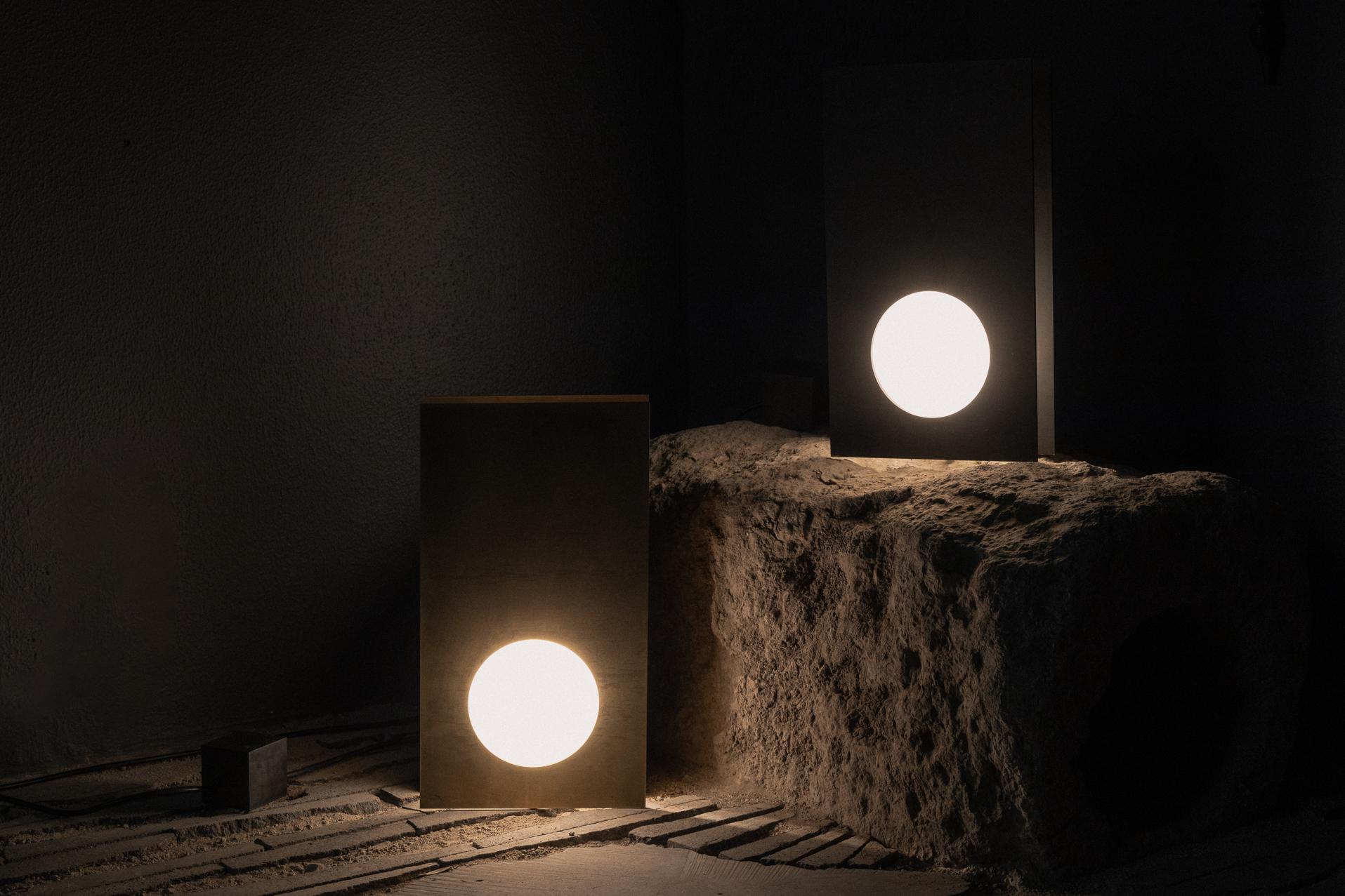 Nuum Table Lamp in Aged Brass with Opal Glass Sphere by Nuumbra For Sale 10