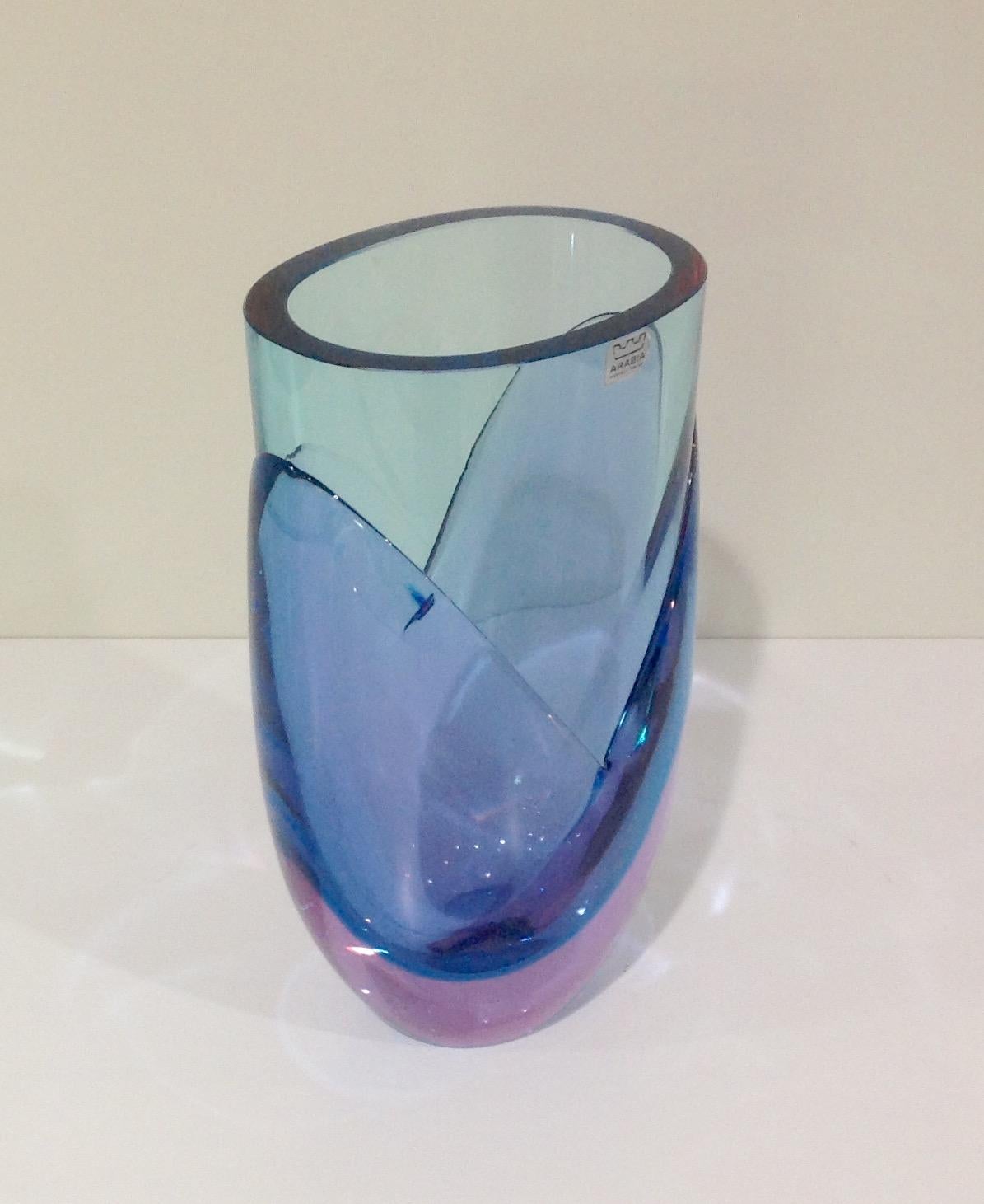 Nuutajarvi Nottsjo Signed Vibrant Color Art Glass Vase In Good Condition For Sale In Keego Harbor, MI