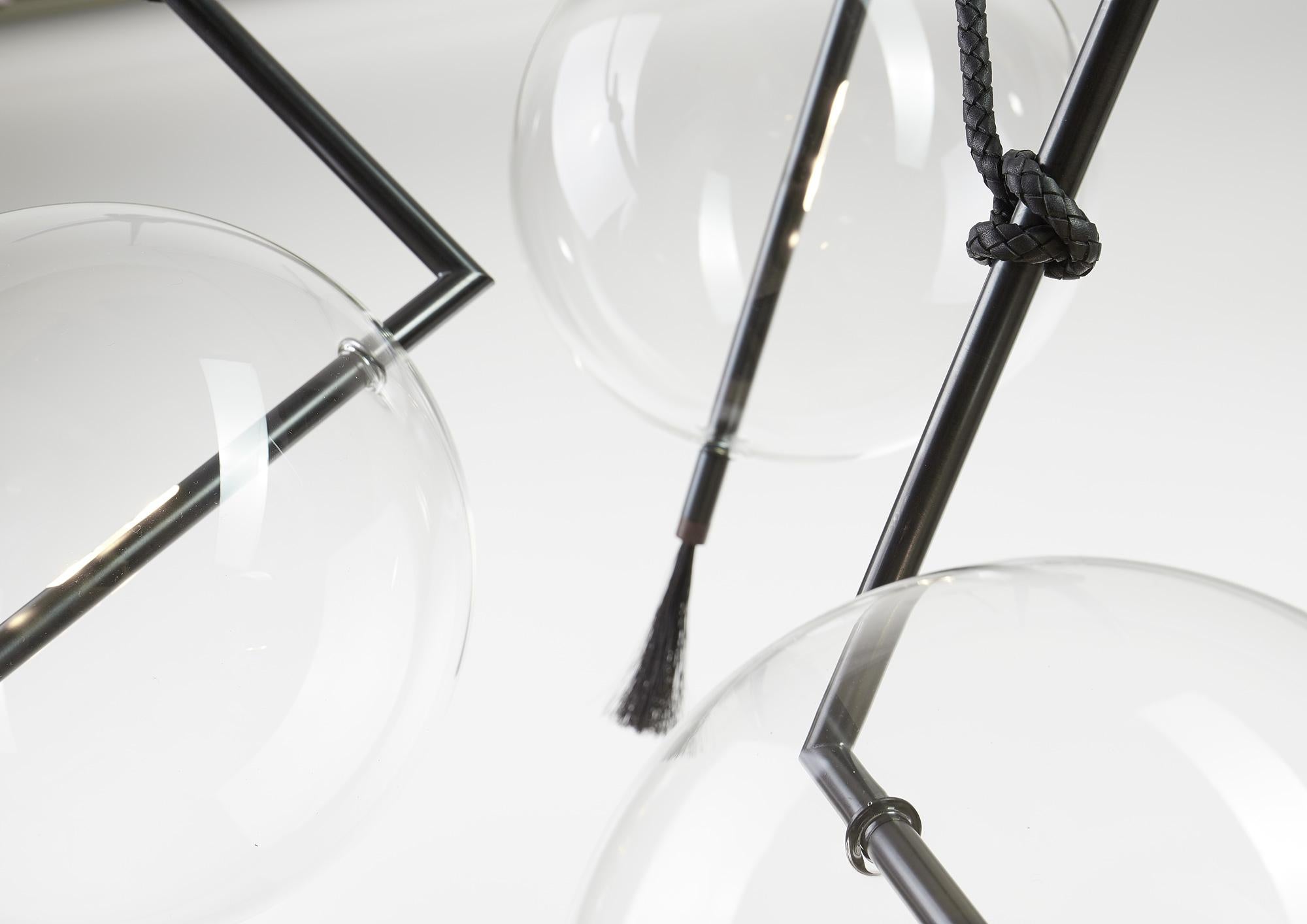 Minimaliste Nuvola Pendentif/lustre noir contemporain à trois lumières sculptural et minimaliste en vente