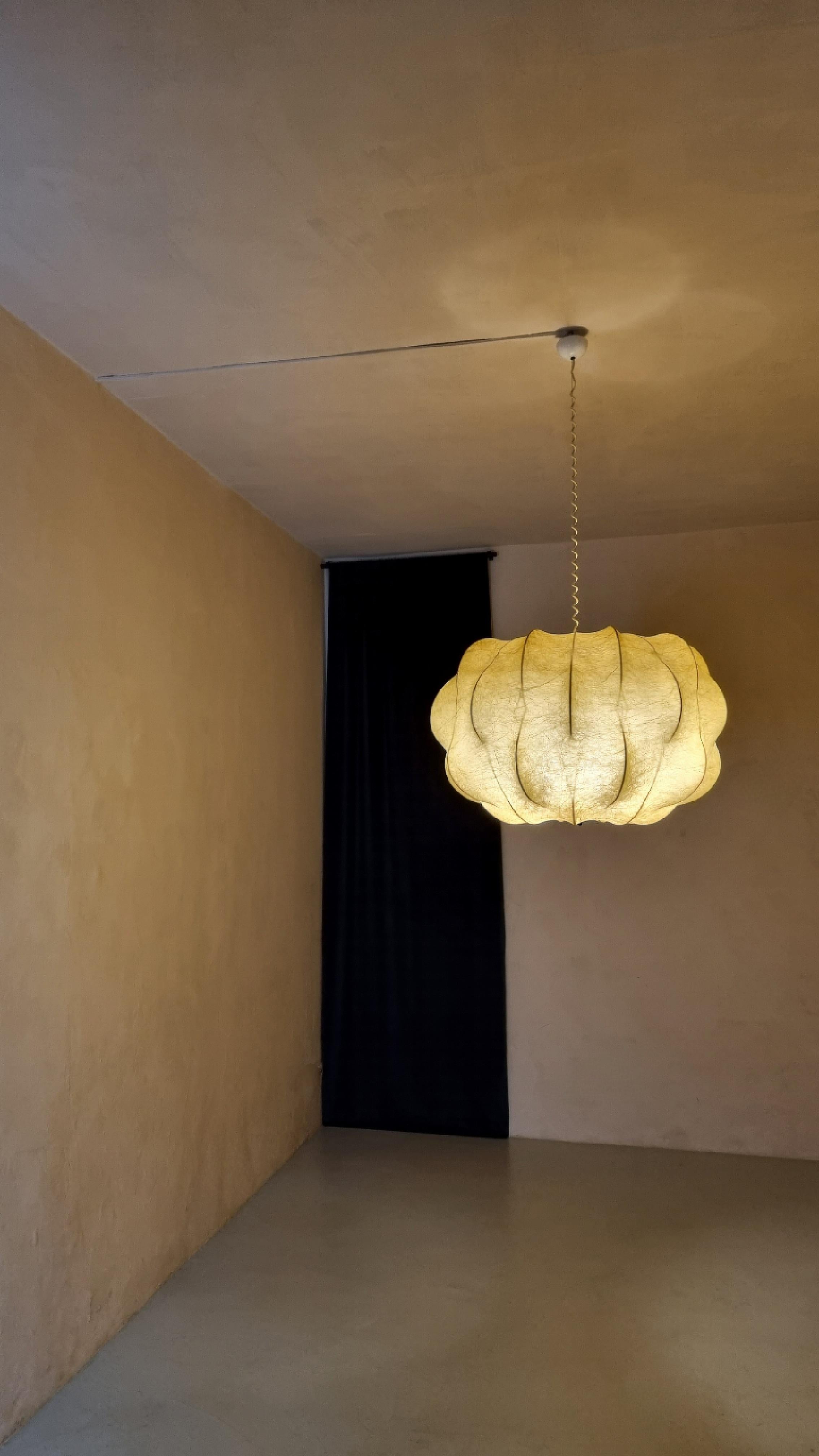 Large Nuvola  Ceiling lamp designed by Tobia Scarpa for Flos, 1963.
White coated internal steel structure, sprayed with special cocoon resin, first edition in excellent condition.
Original piece of the 60s, despite the fragility of the material,