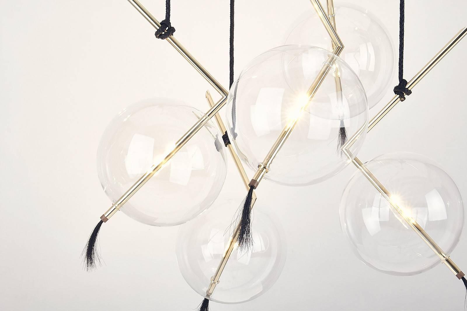 Minimaliste Nuvola Lustre-Pendentif contemporain à cinq lumières en laiton poli, personnalisable en vente