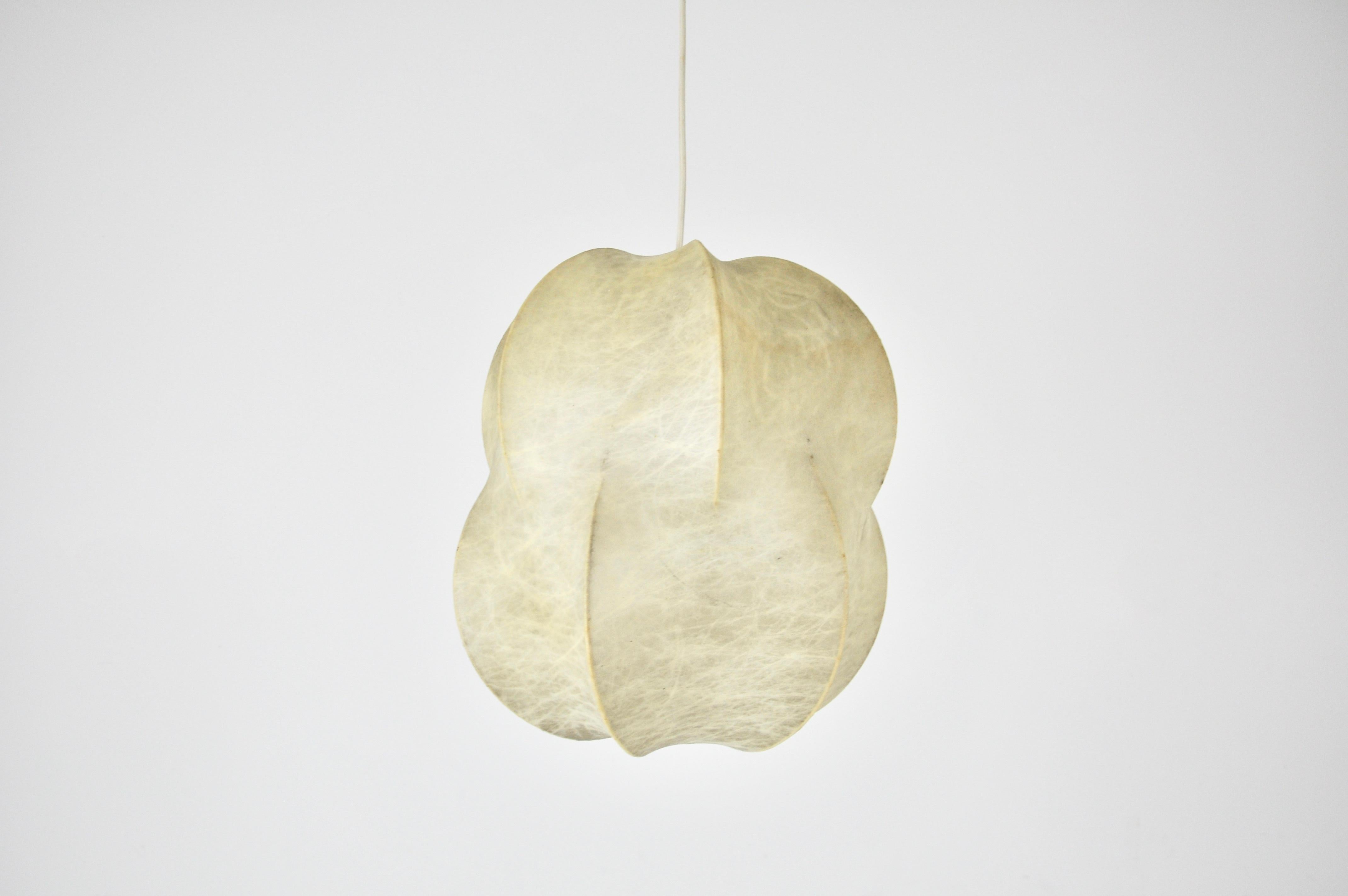Lampada a sospensione Nuvola di Achille and Pier Giacomo Castiglioni per Flos negli anni '60. Buone condizioni. Altezza massima con cavo: 100 cm. Usura dovuta al tempo e all'età della lampada.