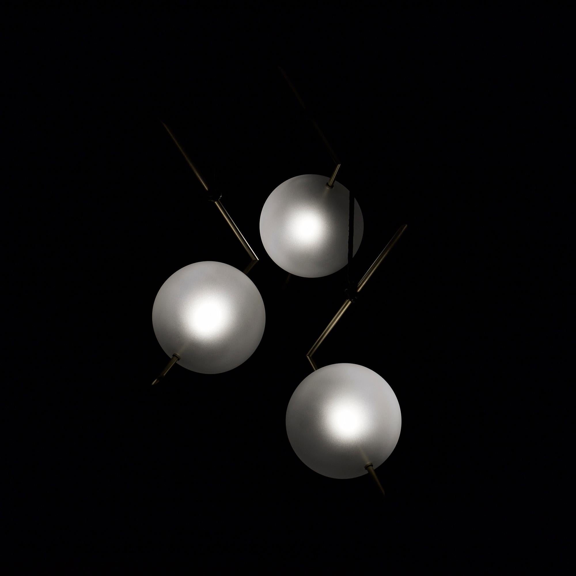 Nuvola BOLD Three Lights Stardust White Contemporary Chandelier, Handblown Glass For Sale 1