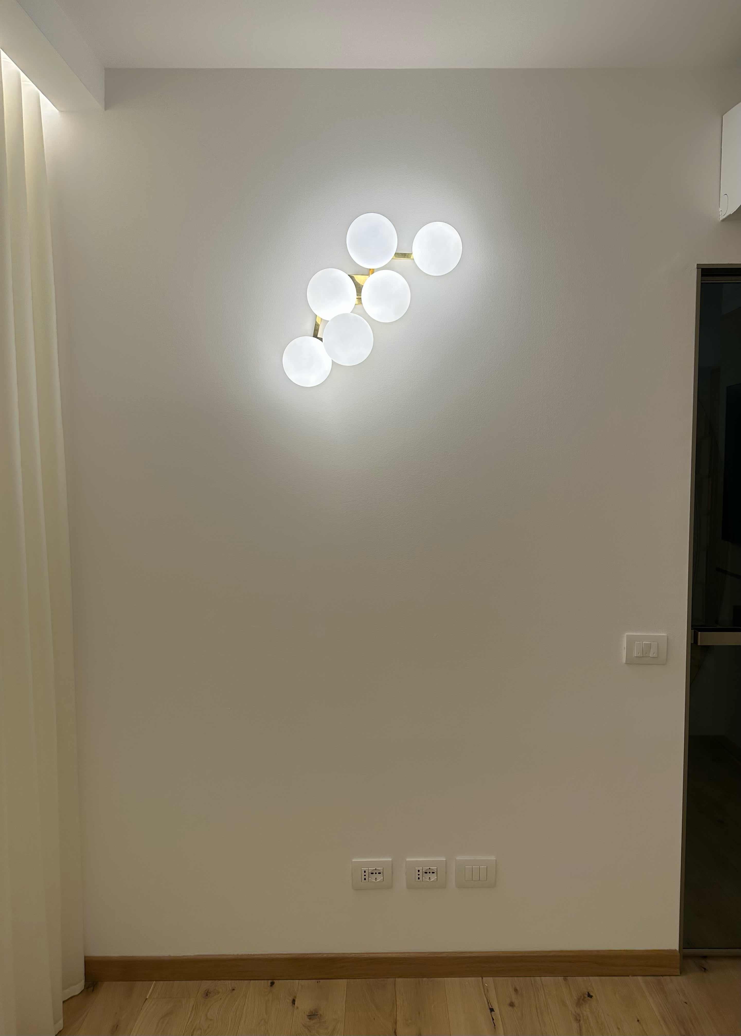 Apliques 'Nuvola' con 6 Esferas de Cristal de Murano y Estructura de Latón en venta 5
