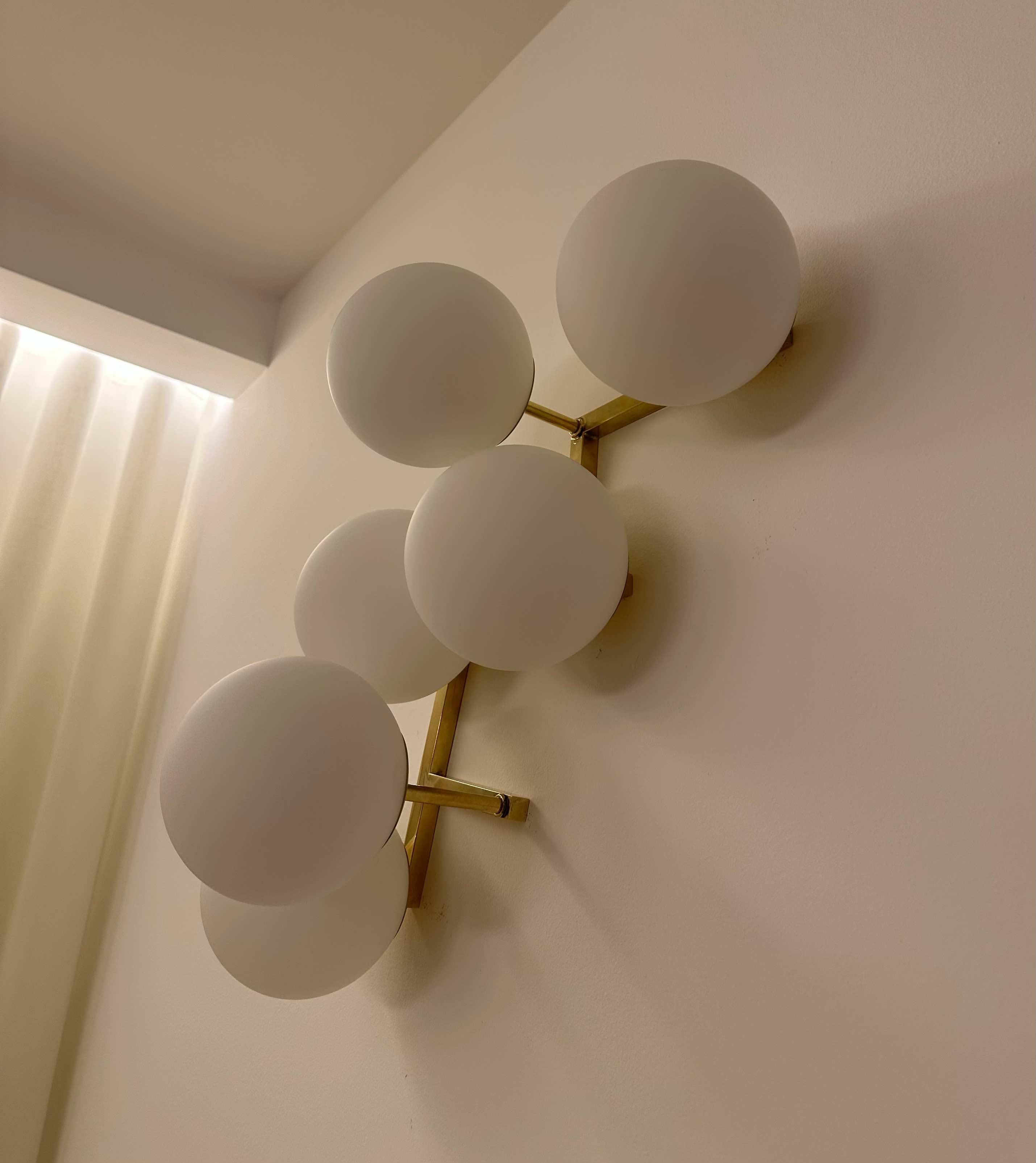 Apliques 'Nuvola' con 6 Esferas de Cristal de Murano y Estructura de Latón Italiano en venta