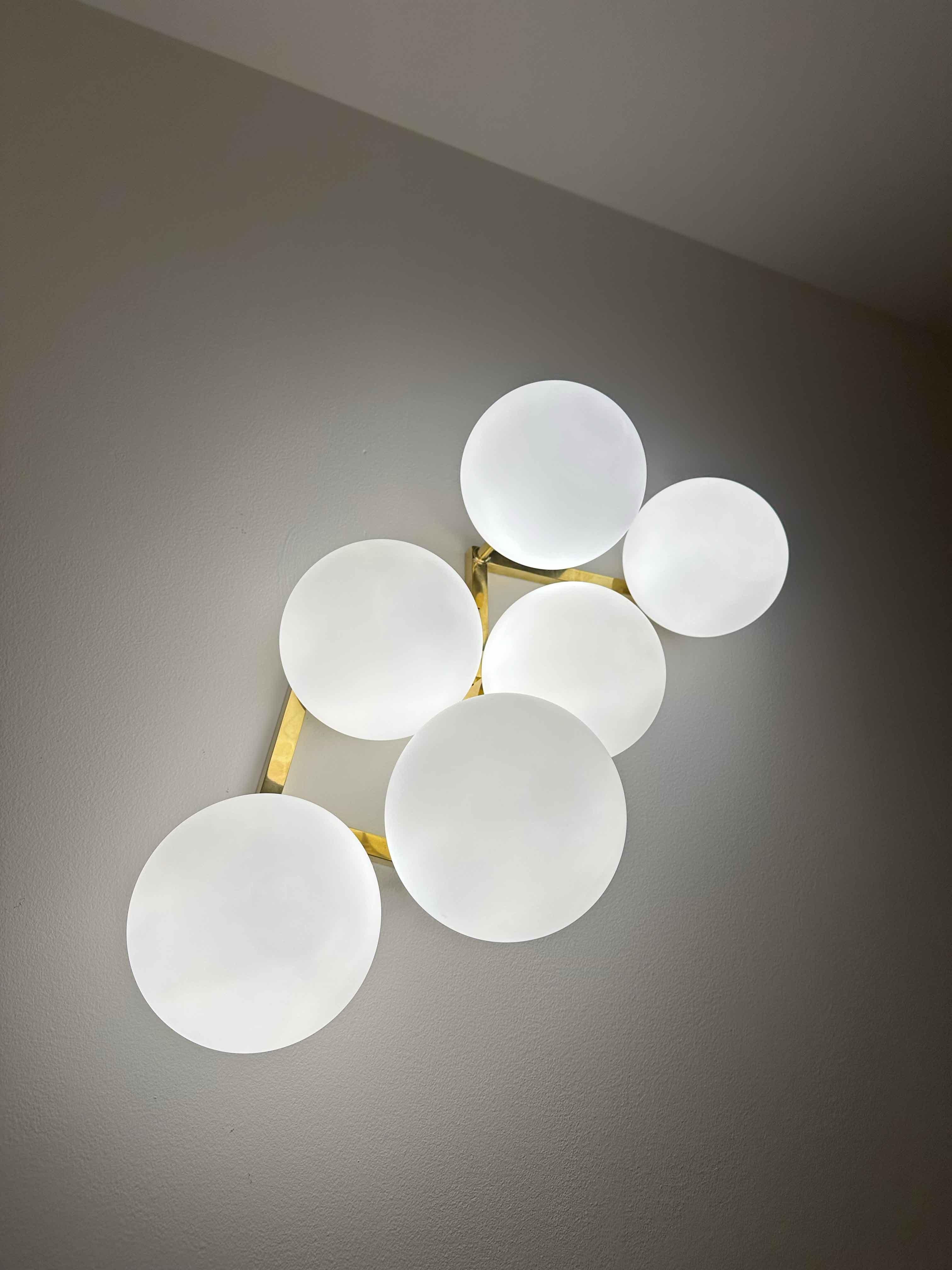Apliques 'Nuvola' con 6 Esferas de Cristal de Murano y Estructura de Latón en venta 3