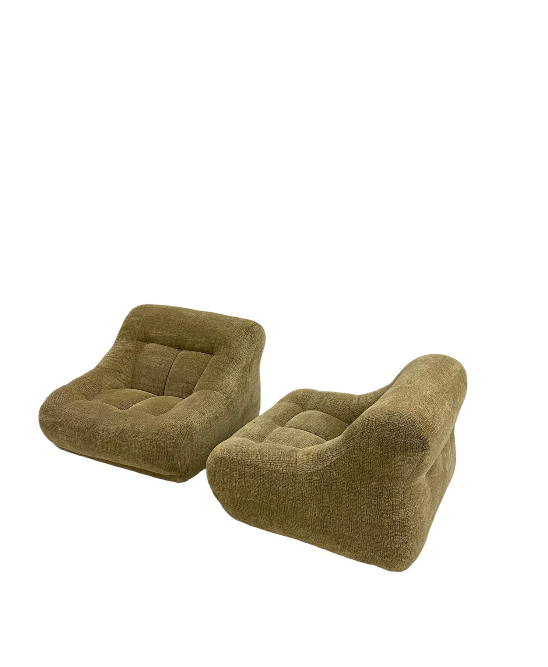 Space Age Nuvolone modular sofa by Rino Mature for Mimo Leone & Co - In the style of.

Two fabulous matching large club chairs. With sleek Space Age design, they instantly draw attention to any room. offering comfort and support, you might find