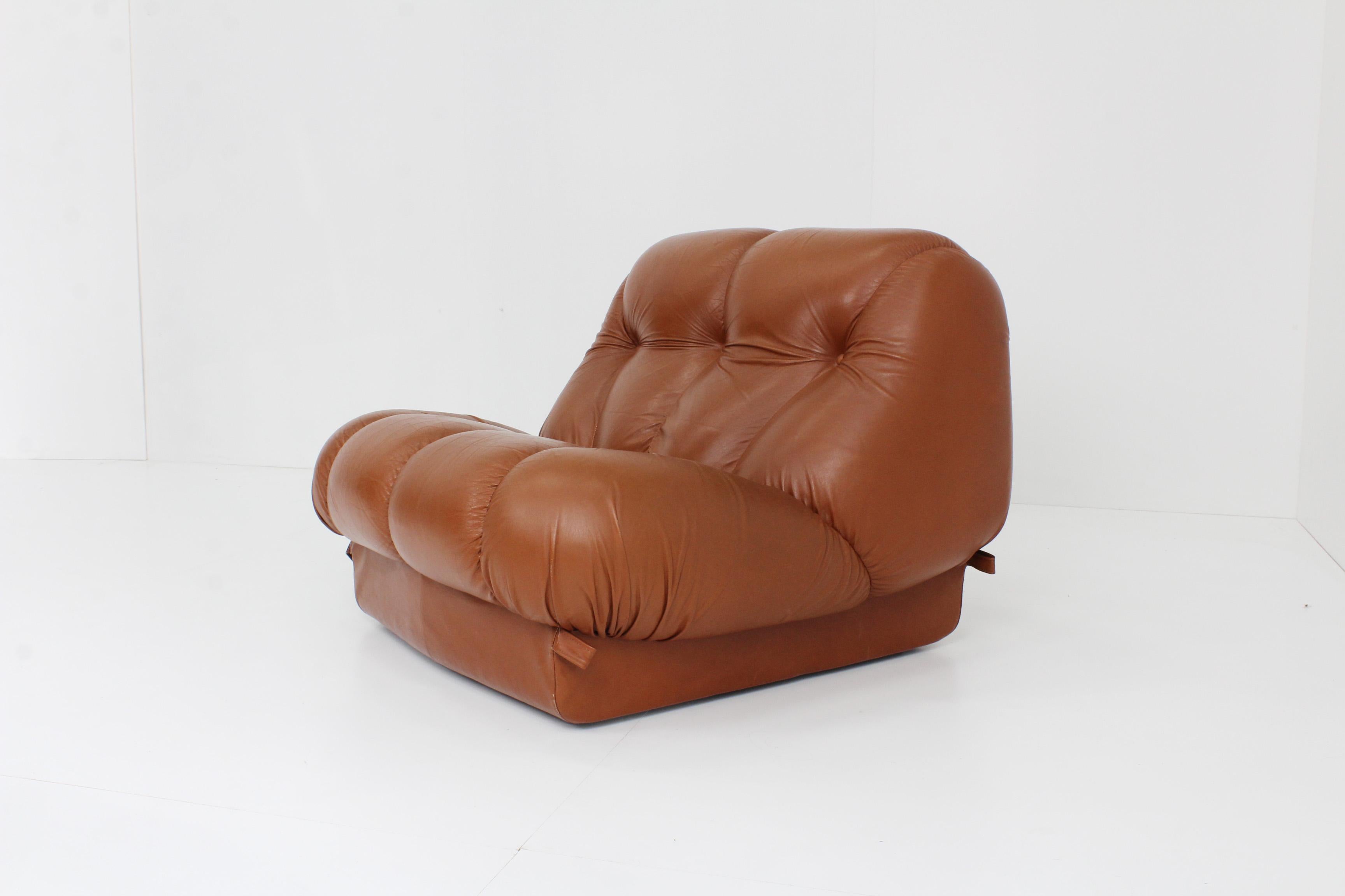 Nuvolone lounge chair from Italy designed by Rino Maturi and produced by Mimo Padova in the 1970s.

Original cognac leather. Internal structure in polyurethane foam. 
This design is inspired by clouds, from which the chair derrives its name.