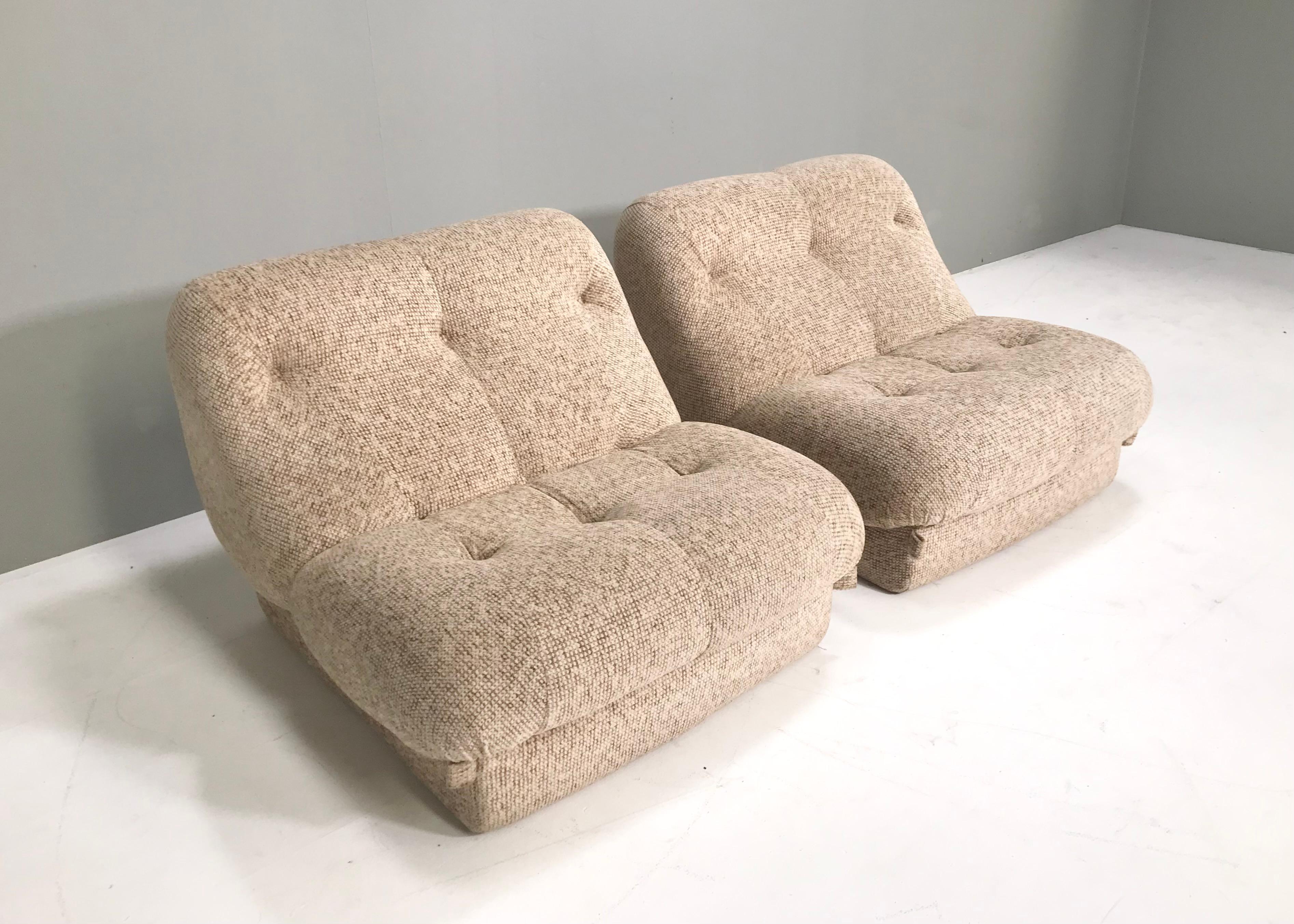 Tumbonas Nuvolone de Rino Maturi para MIMO PADOVA.
El tejido es de lana gruesa beige/crema de gama alta. Se ha limpiado profesionalmente y está en muy buen estado, con mínimos signos de antigüedad y uso.
Este anuncio incluye dos tumbonas y no el