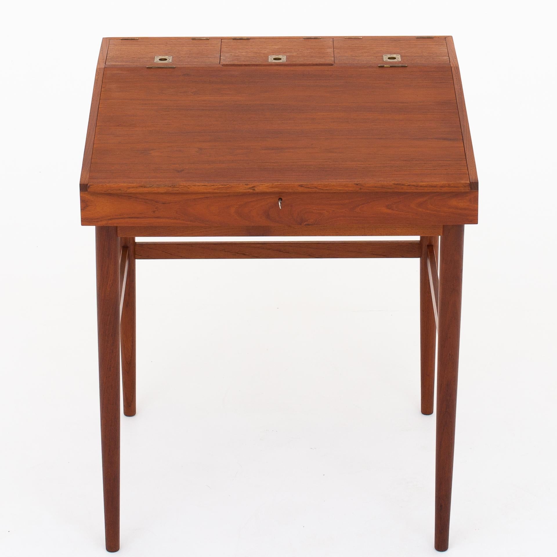 NV 40 Writing Desk in Teak by Finn Juhl 3