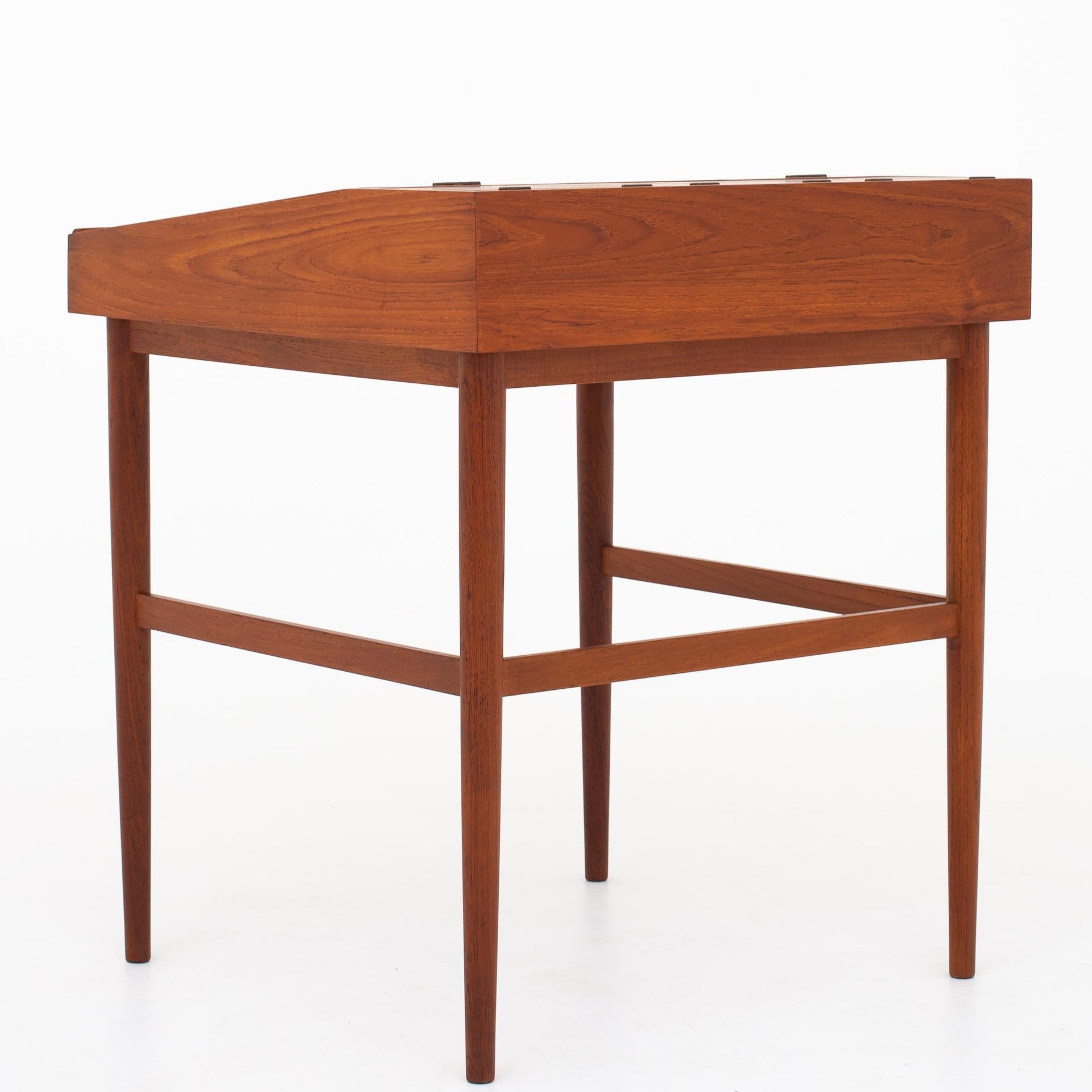 NV 40, writing desk made of teak, large writing plate with handle of a slightly keeled edge, three smaller plates with handles of brass. Maker Niels Vodder.