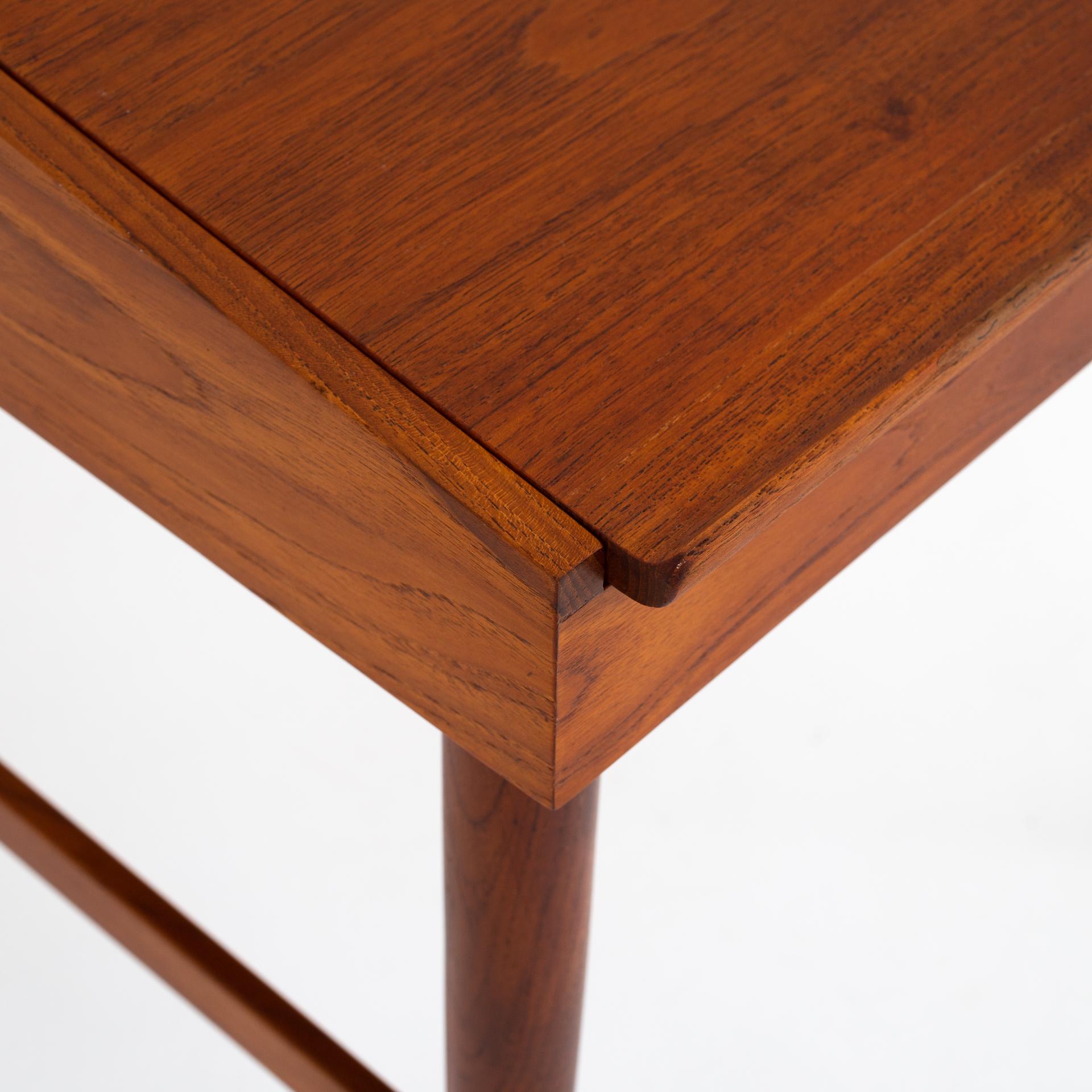 Oiled NV 40 Writing Desk in Teak by Finn Juhl