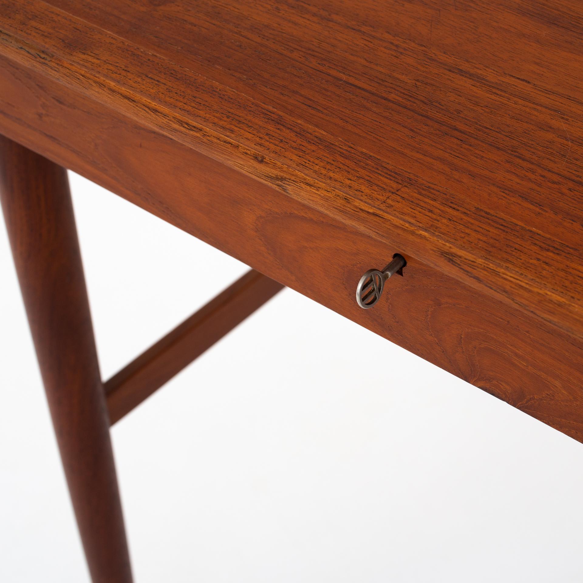 NV 40 Writing Desk in Teak by Finn Juhl 2