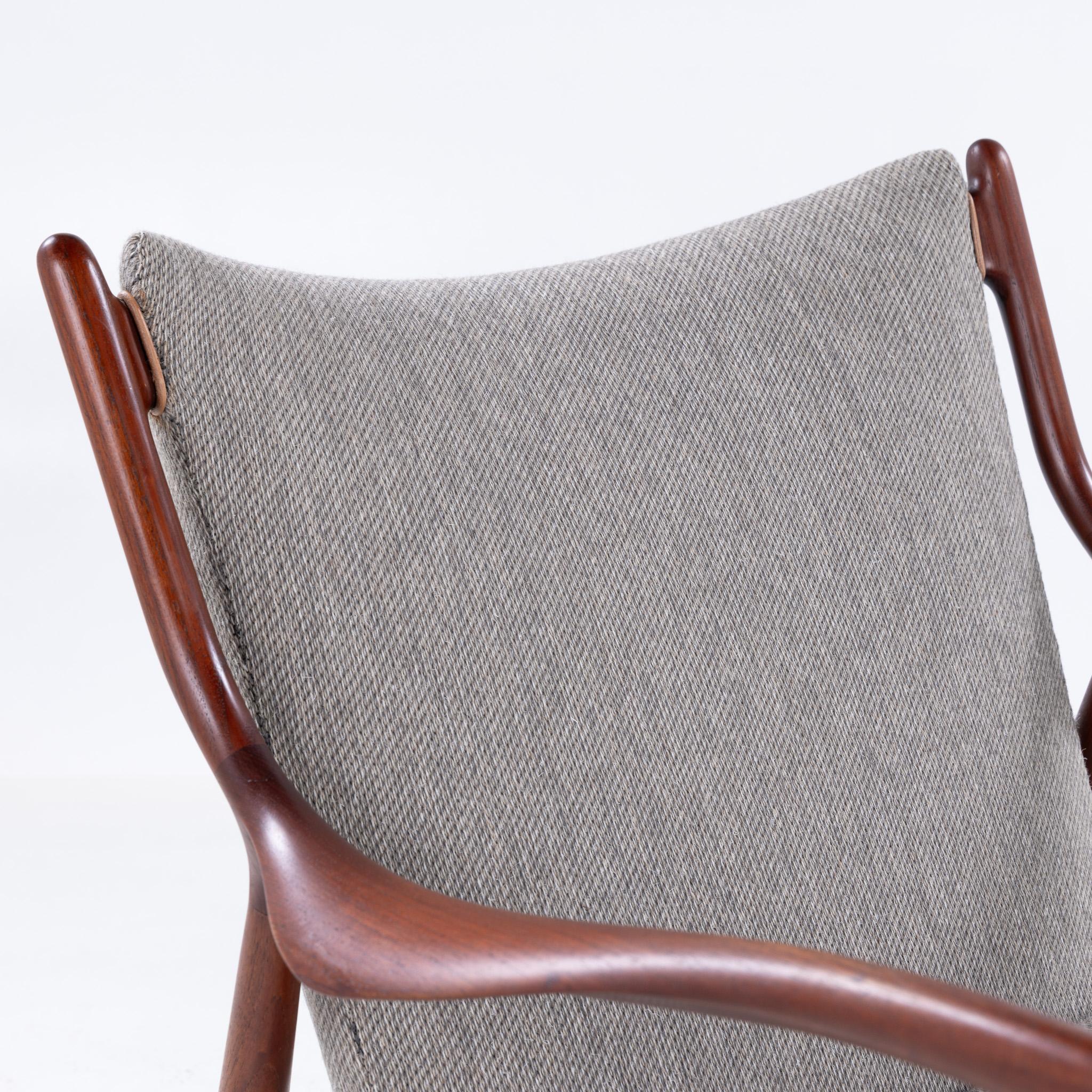 NV 45 - Rare easy chair in solid teak by Finn Juhl In Good Condition In Copenhagen, DK