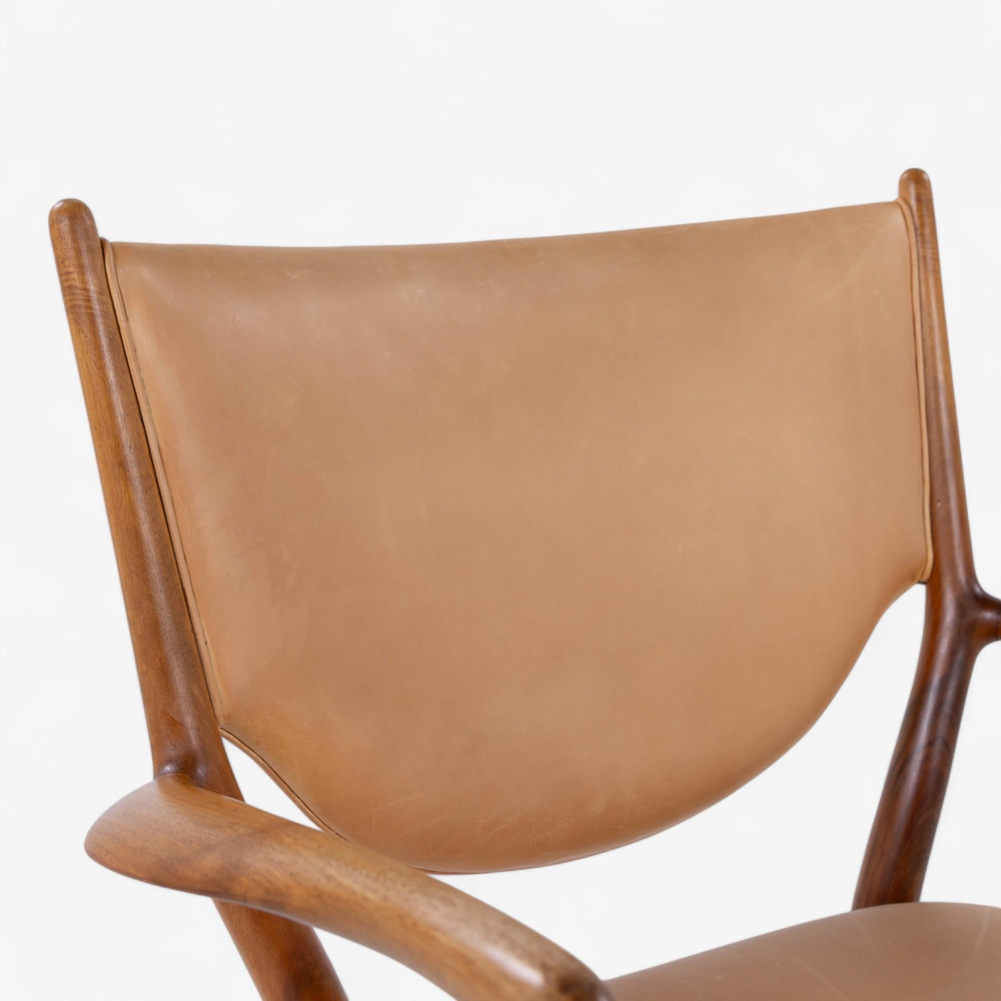 NV 46 - sillón de nogal de Finn Juhl Danés en venta