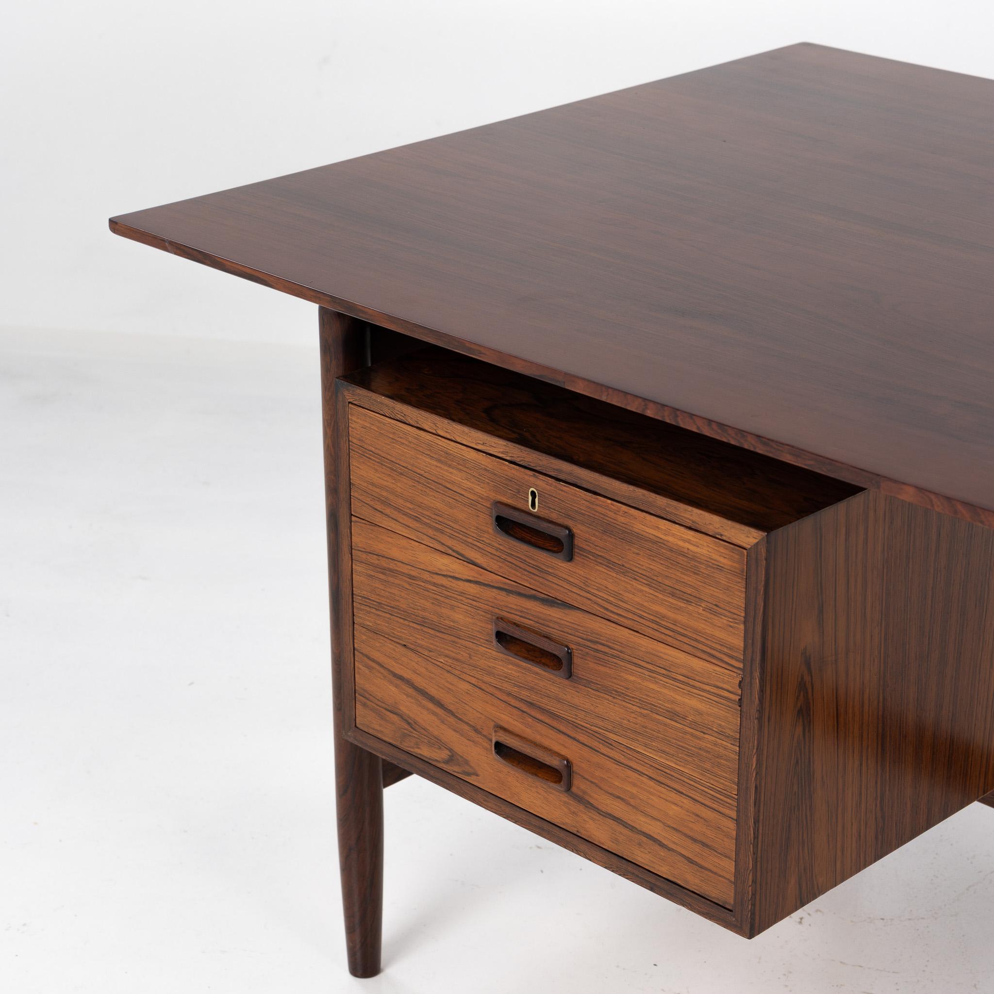 Rare desk in rosewood (model NV-50) by Finn Juhl In Good Condition In Copenhagen, DK