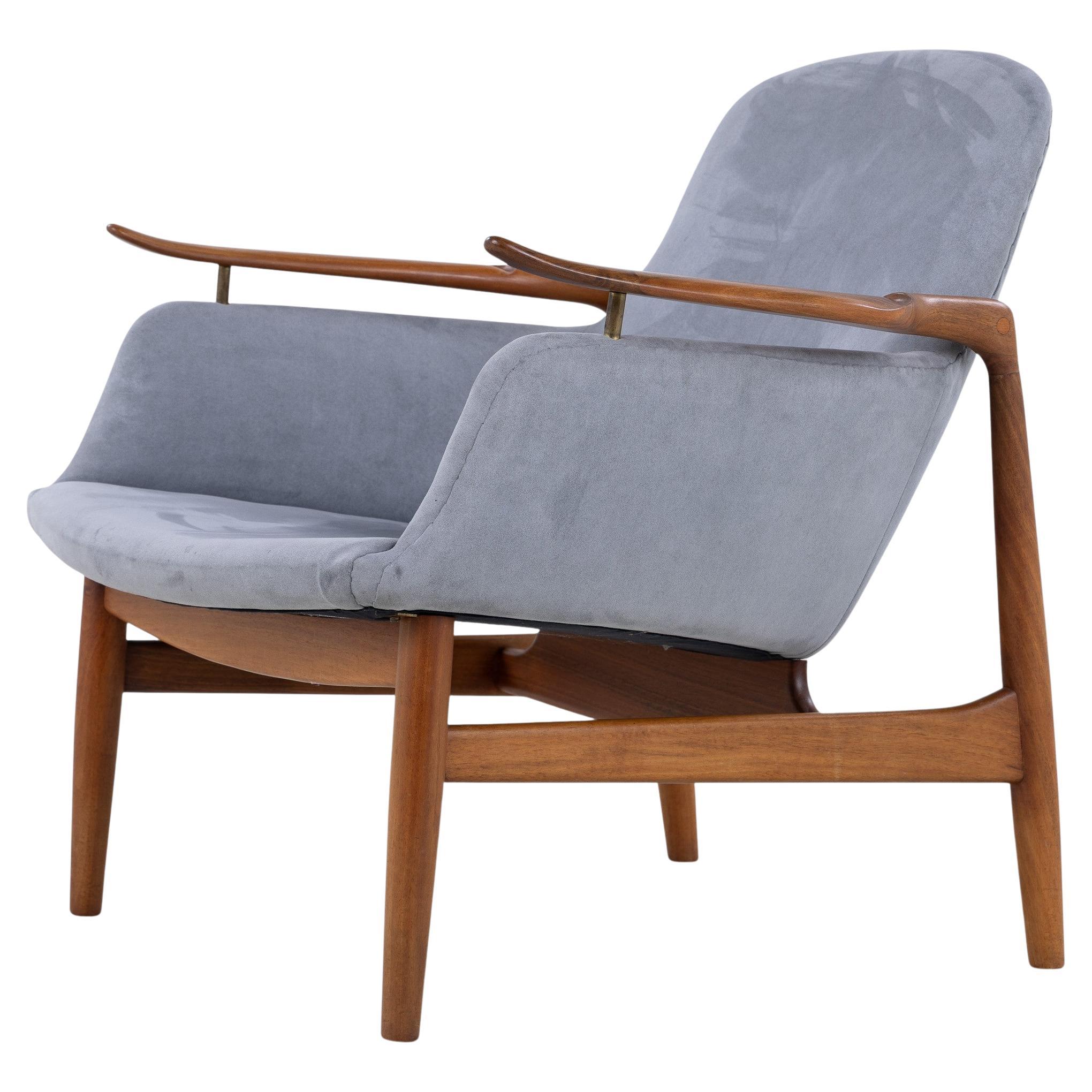 NV 53 - Armchair in walnut by Finn Juhl For Sale