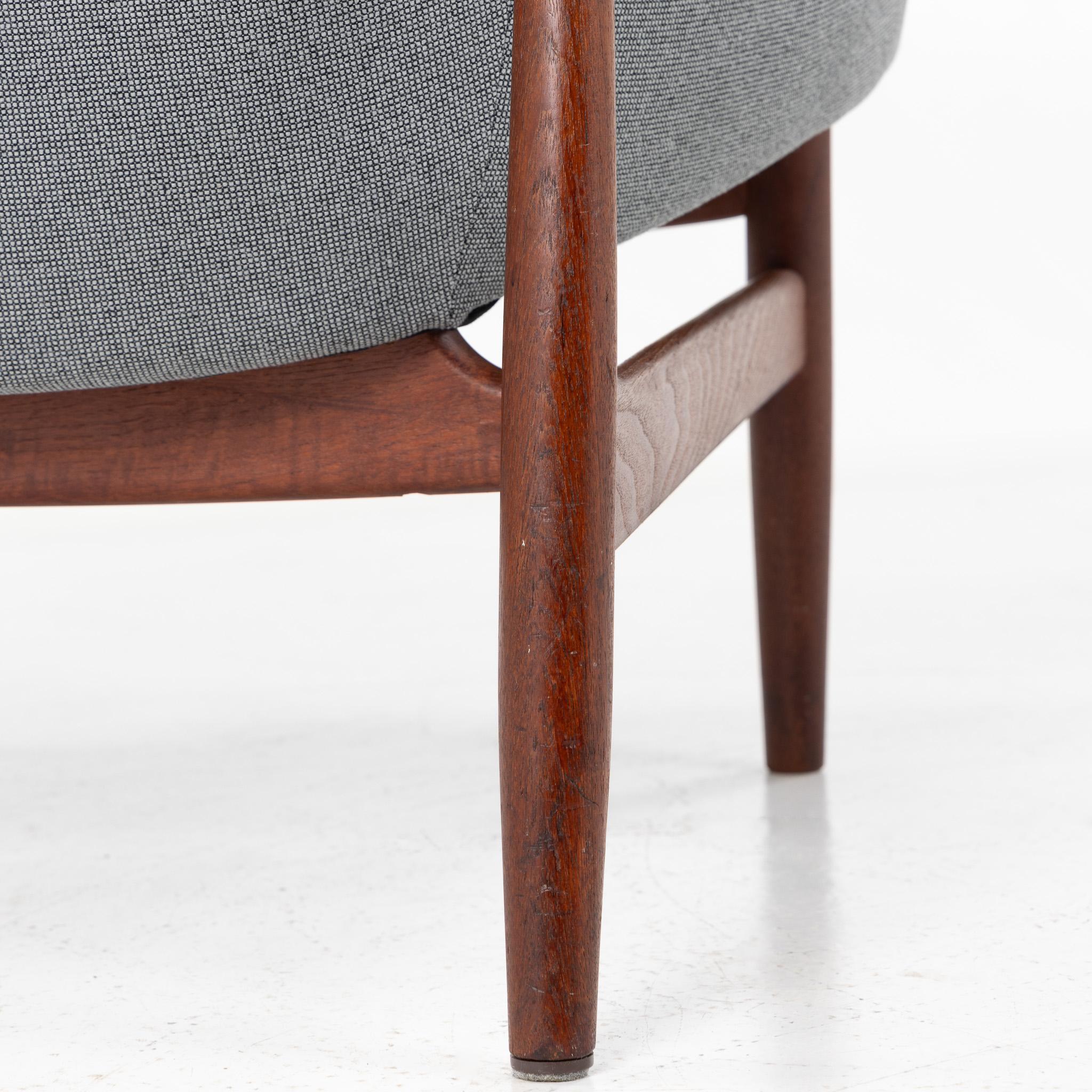 NV 53 Easy chair in solid teak by Finn Juhl, 1953 2