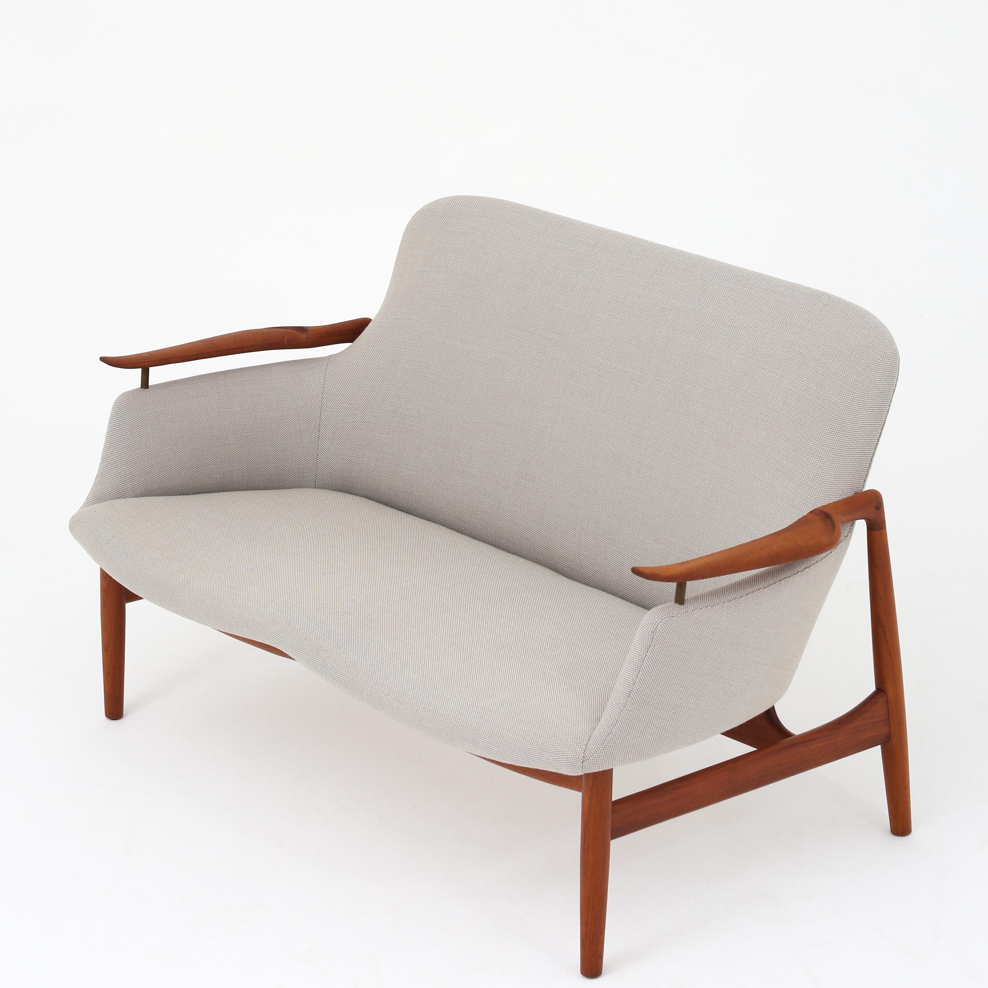 NV 53 Sofa by Finn Juhl 3